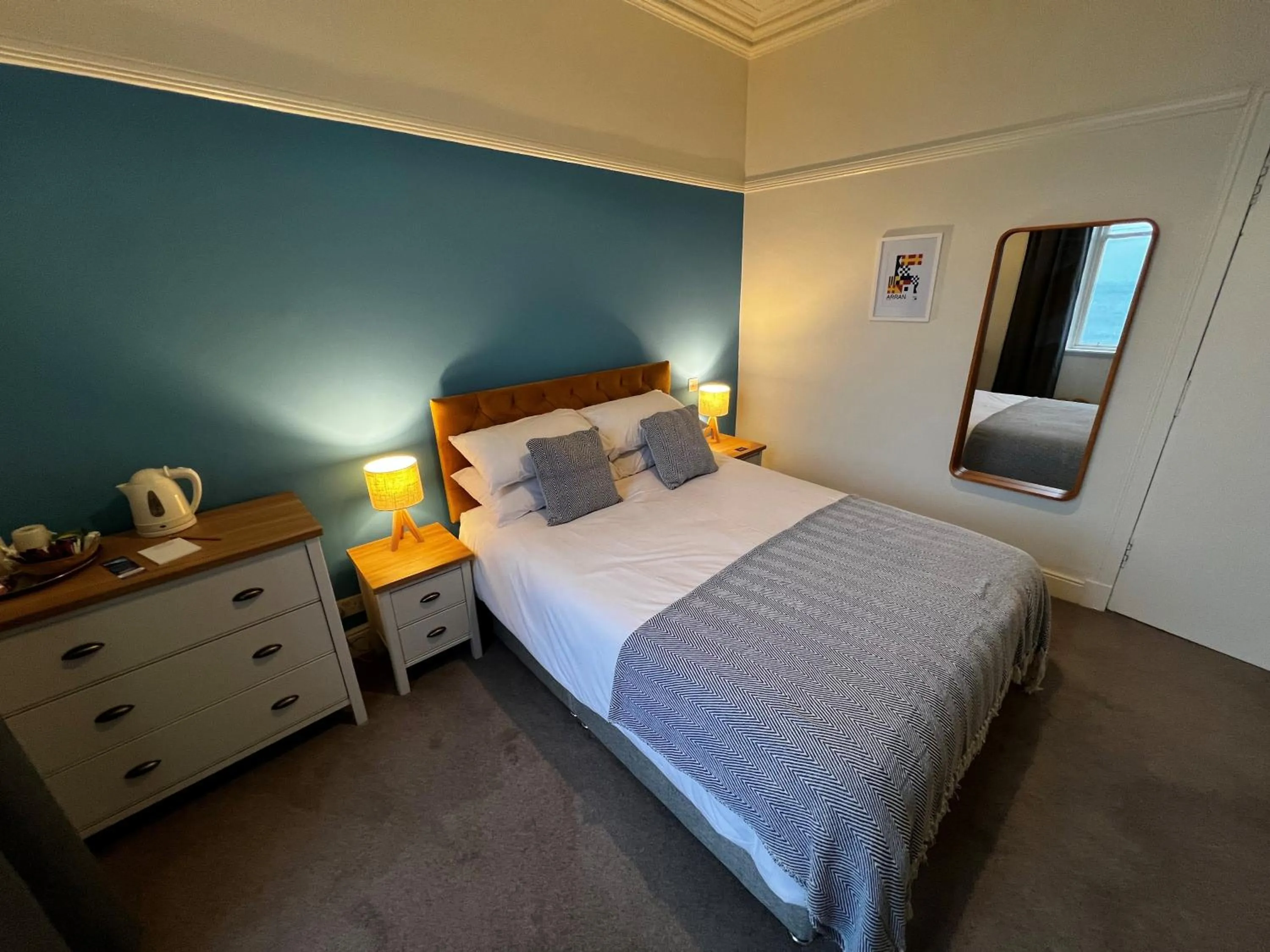 Bedroom, Bed in The Corrie Hotel