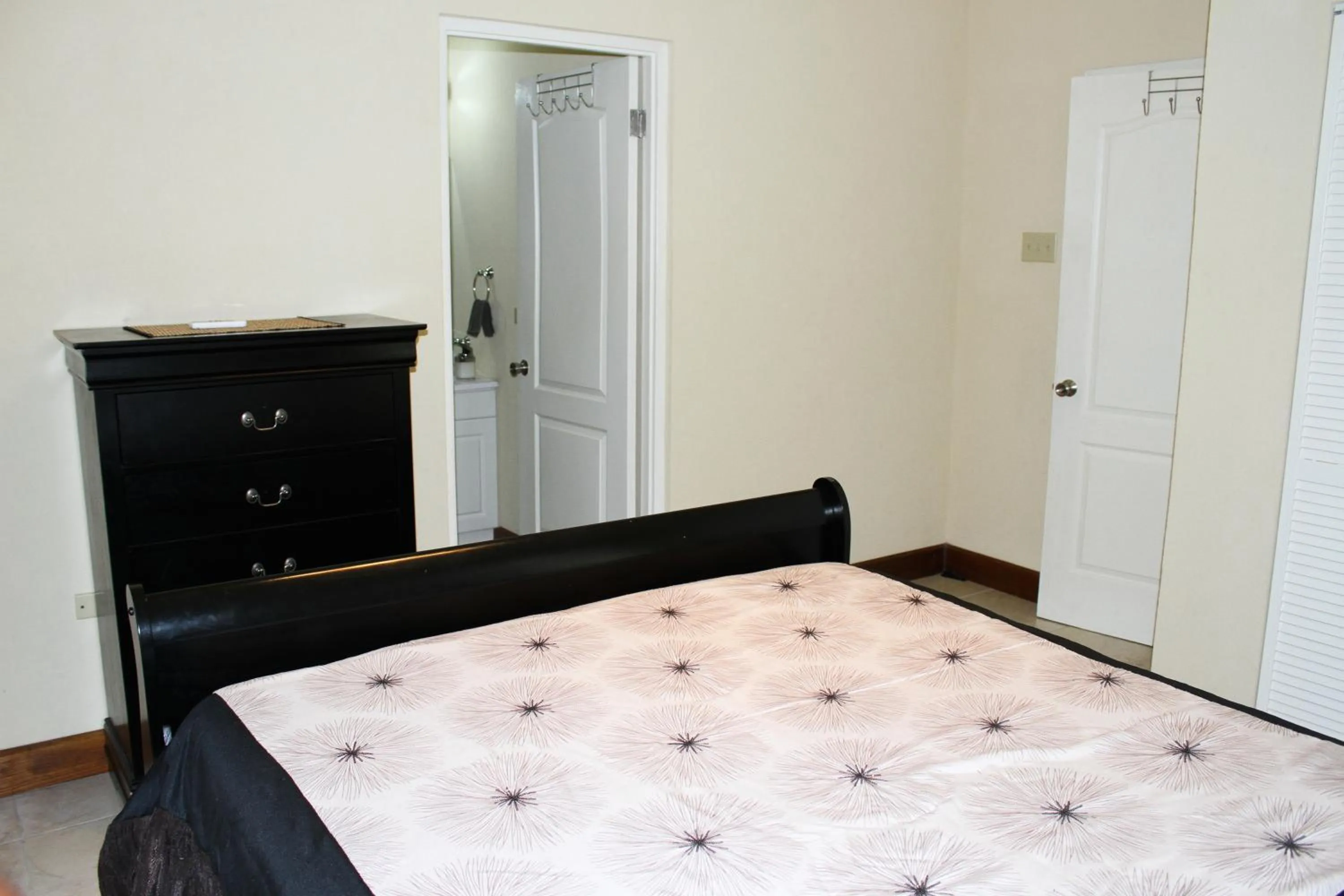 Bed in Eclipse Suite Guest Apartment