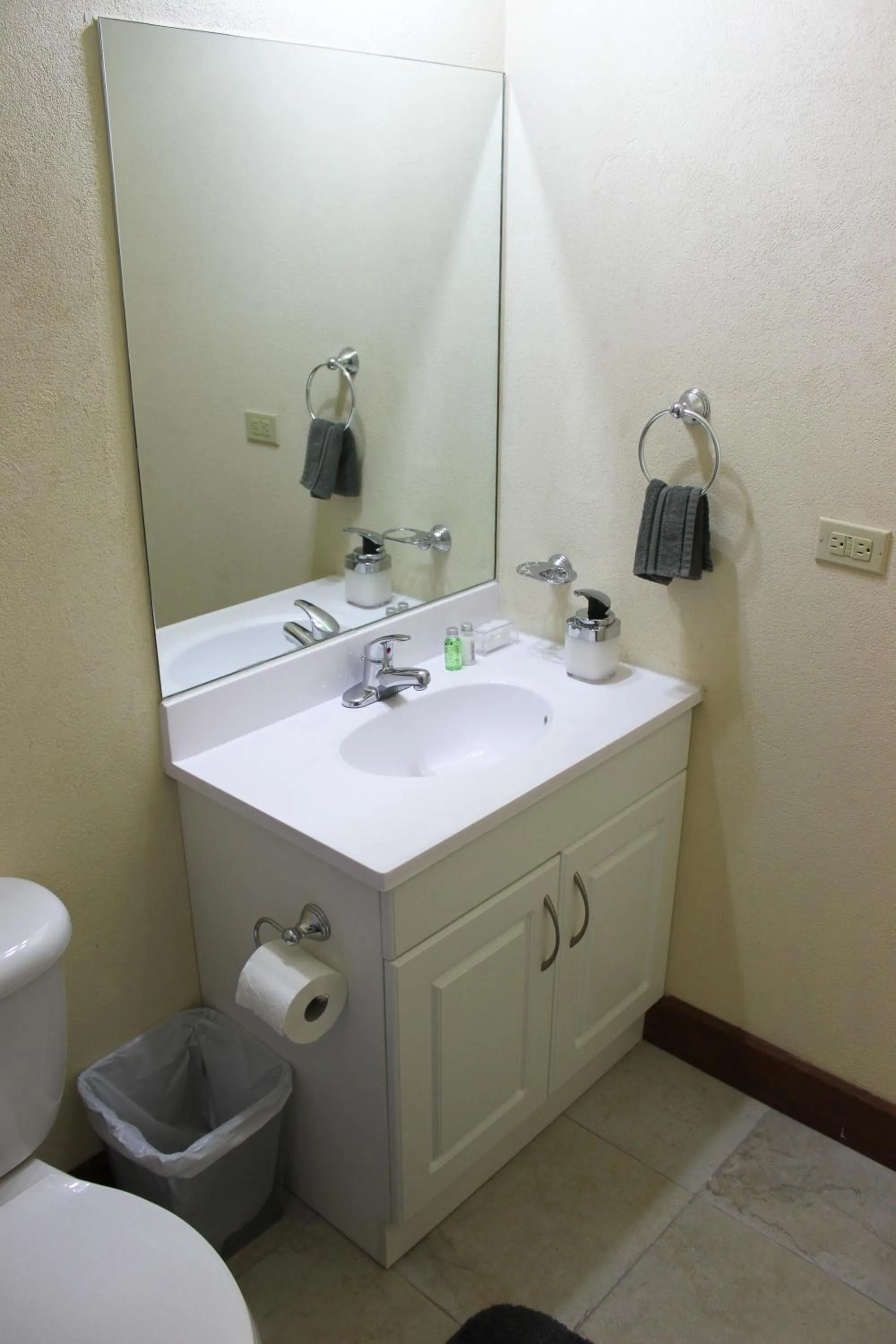 Eclipse Suite Guest Apartment