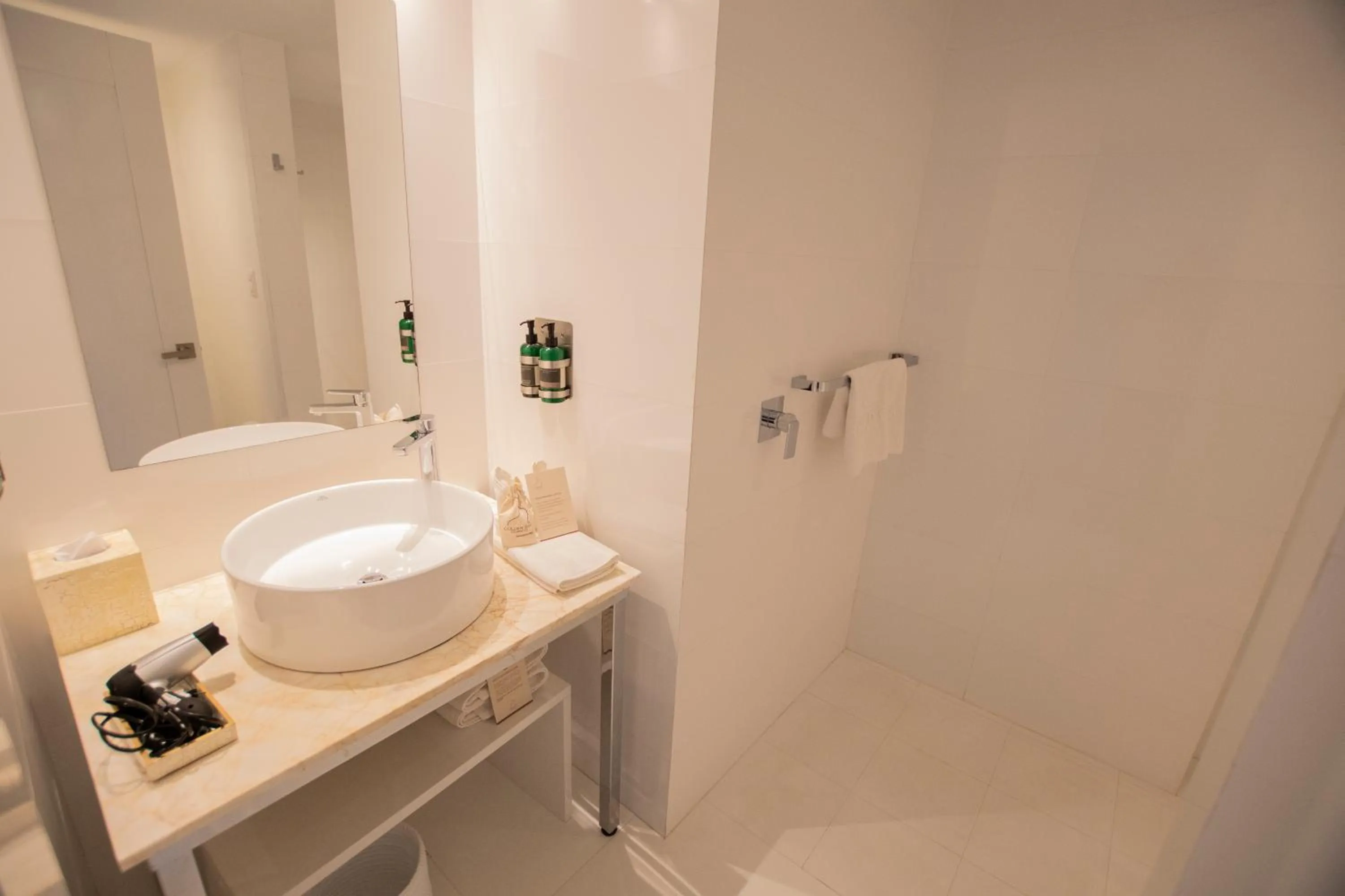 Shower in Golden Bay Galapagos