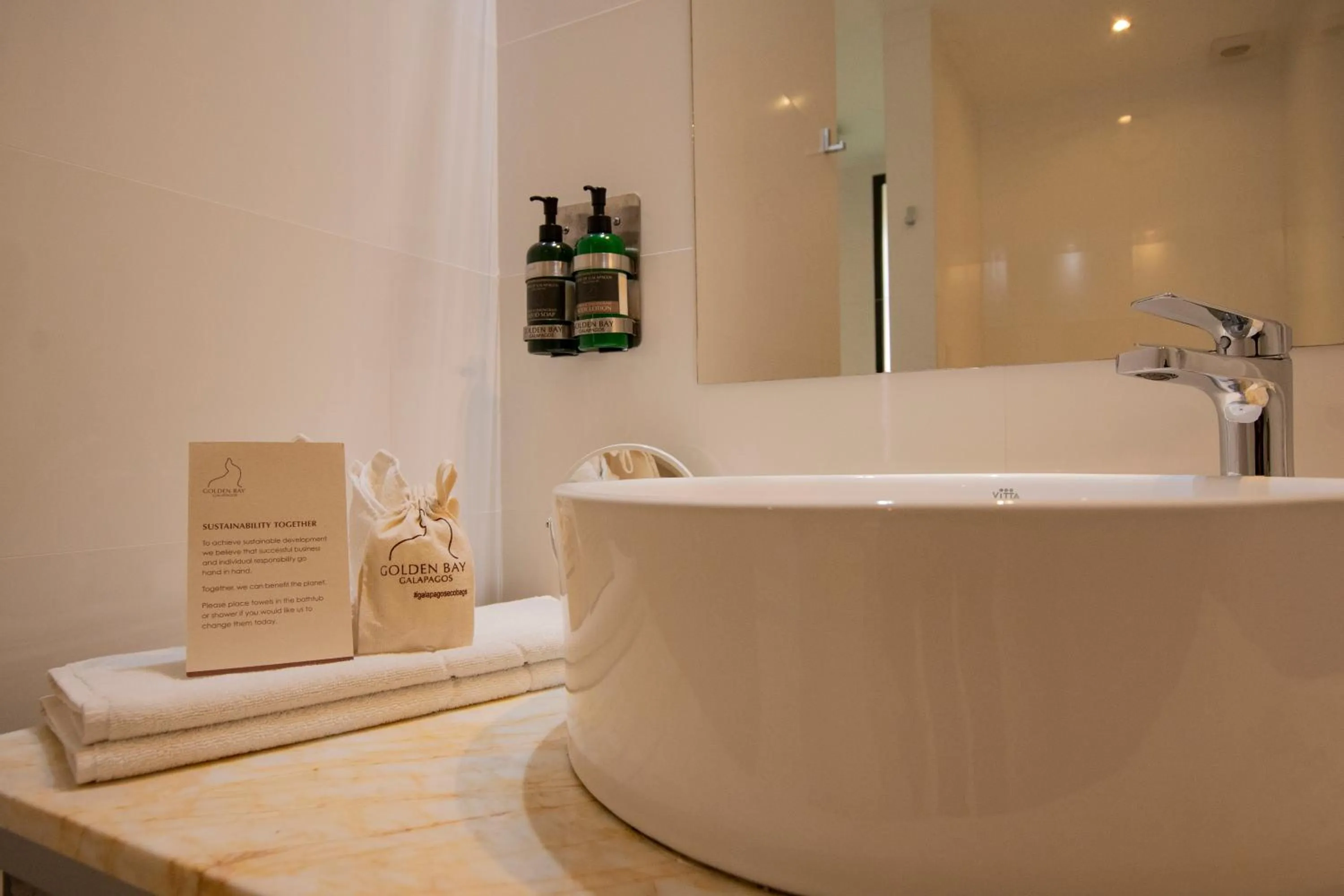 Bathroom in Golden Bay Galapagos