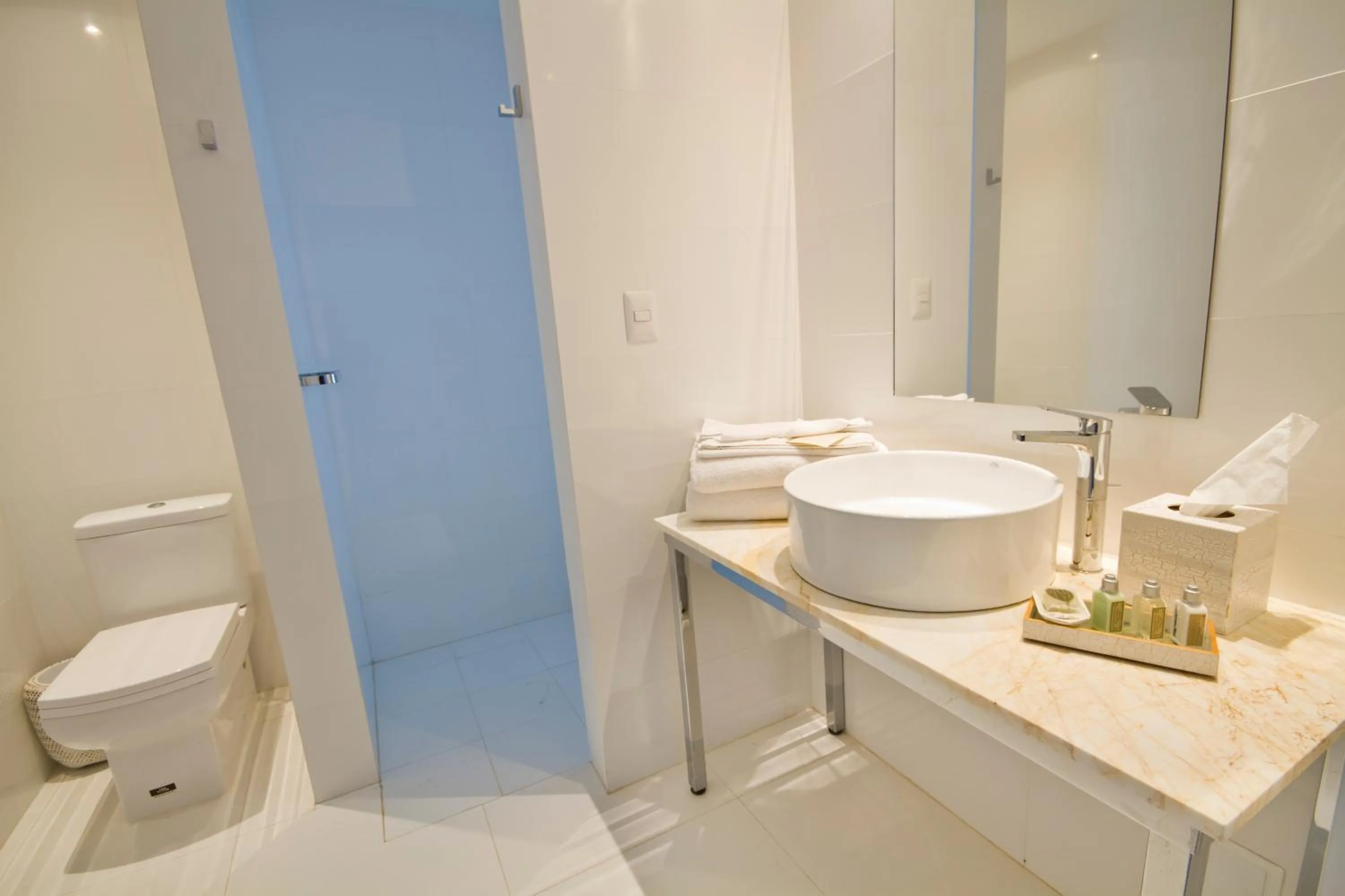 Shower in Golden Bay Galapagos