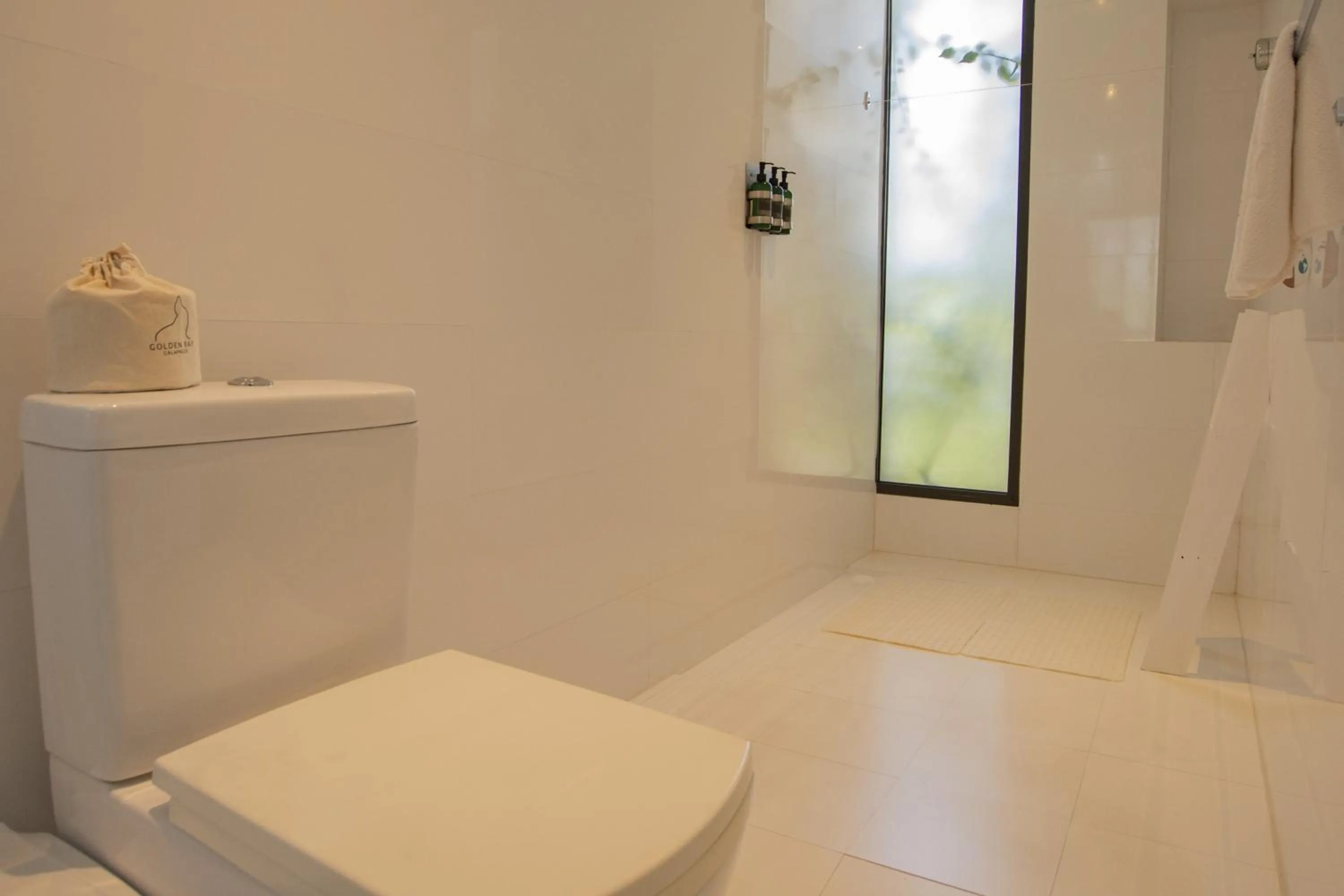 Shower in Golden Bay Galapagos