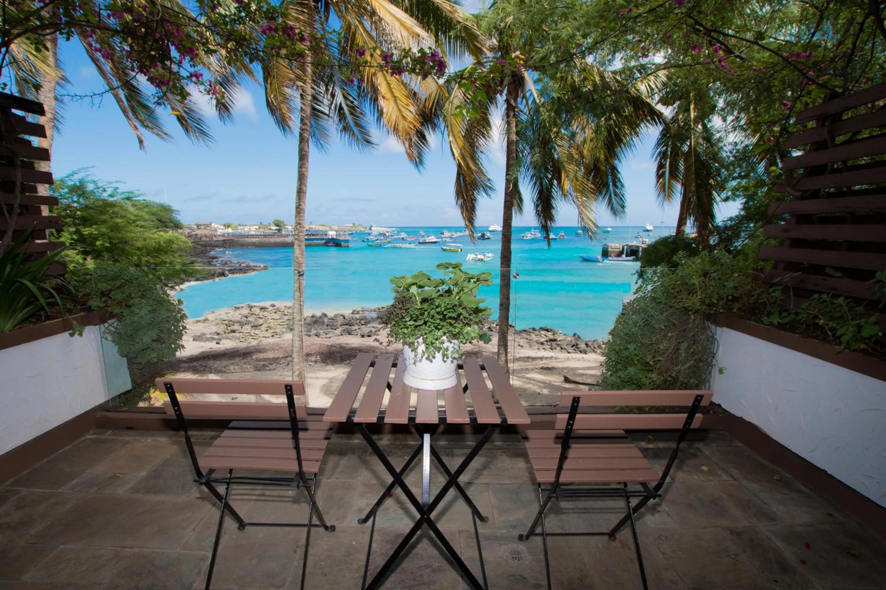 Day in Golden Bay Galapagos