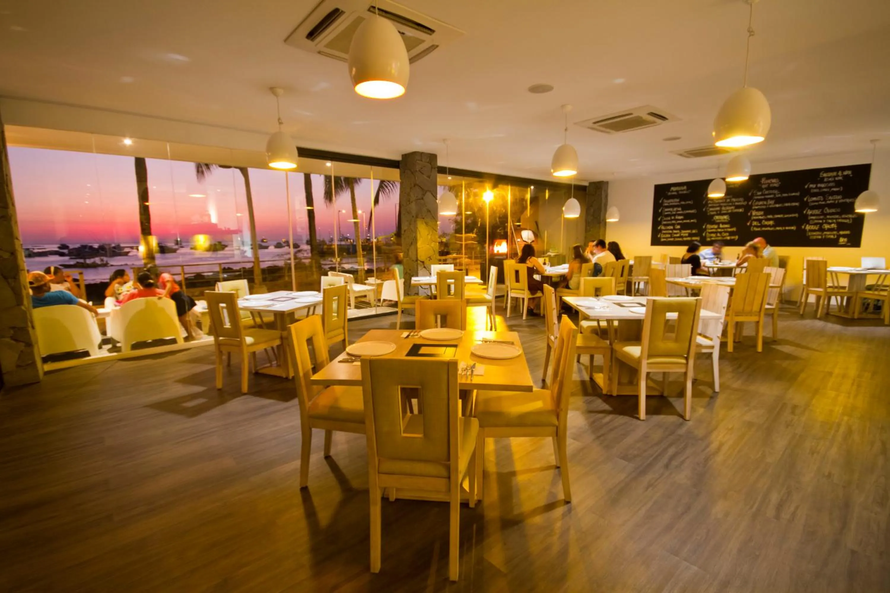 Restaurant/places to eat in Golden Bay Galapagos