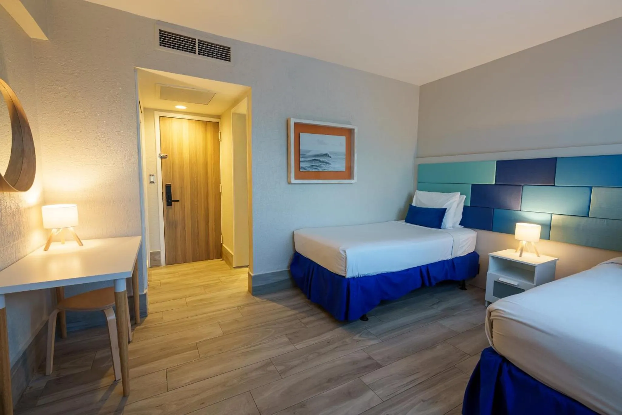 Photo of the whole room, Bed in The Wave Hotel Condado