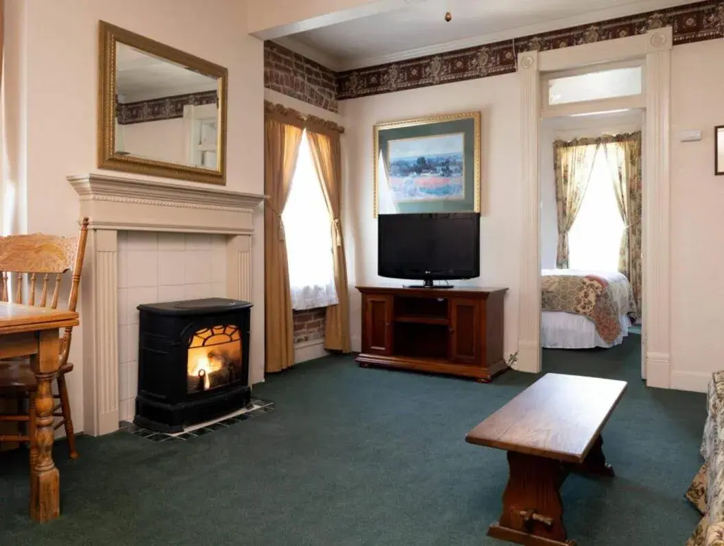 Deluxe Queen Room (Pet Friendly) in The Bishop Hotel Deluxe Queen Room (Pet Friendly) in The Bishop Hotel