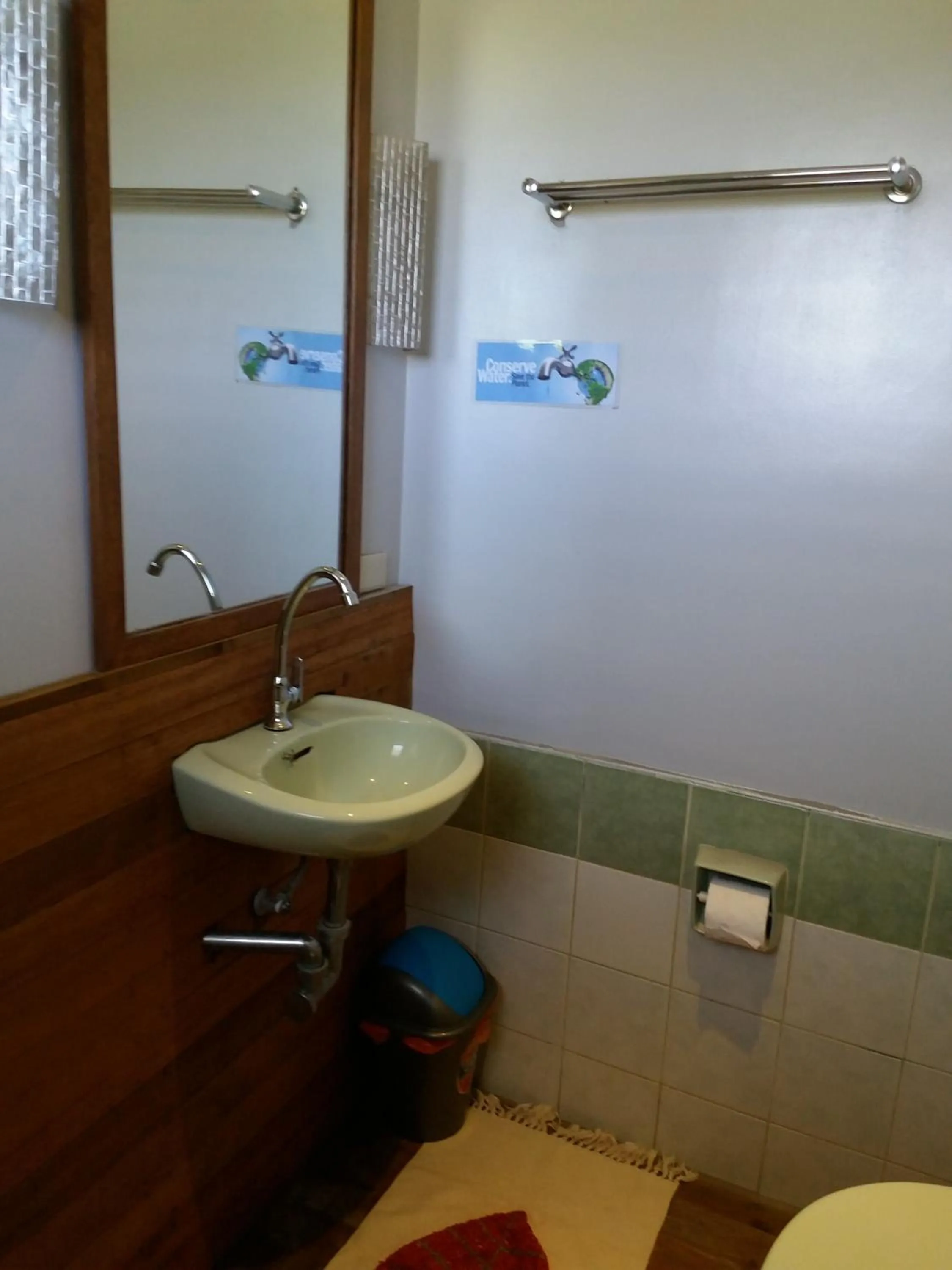 Toilet in The VRNON Boutique by MY hostel