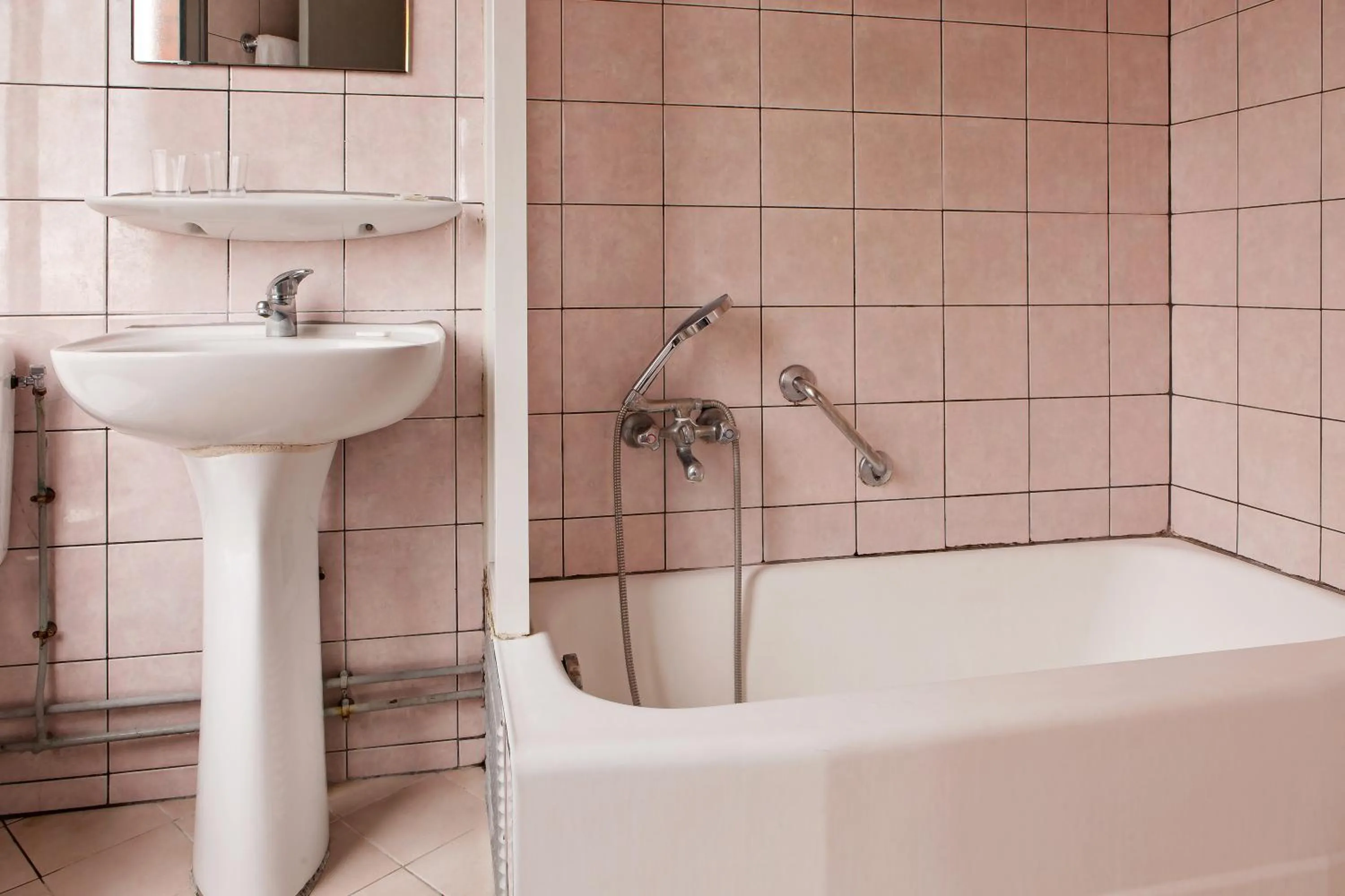 Bathroom in Hôtel de la Comète
