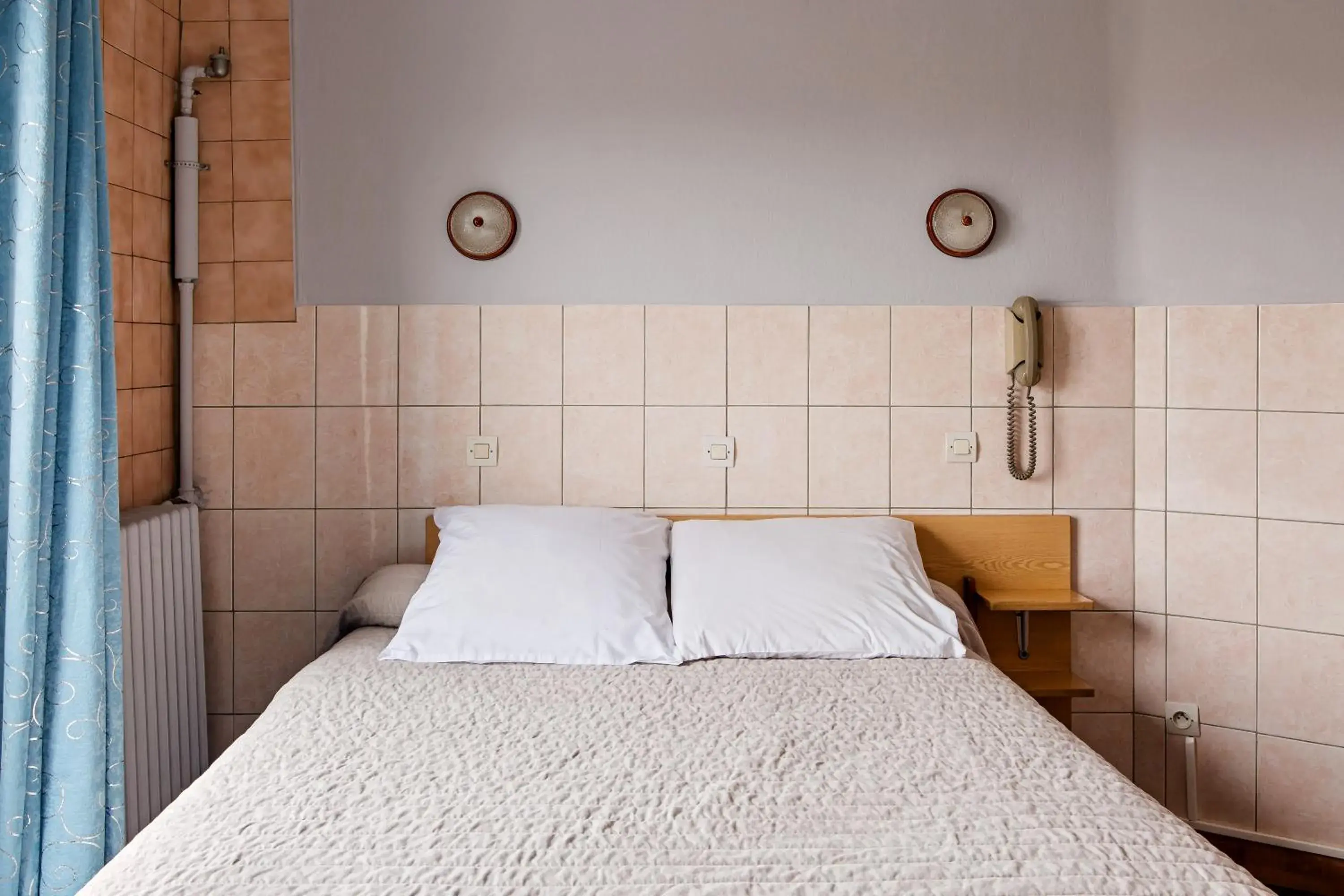 Single Room in Hôtel de la Comète Single Room in Hôtel de la Comète