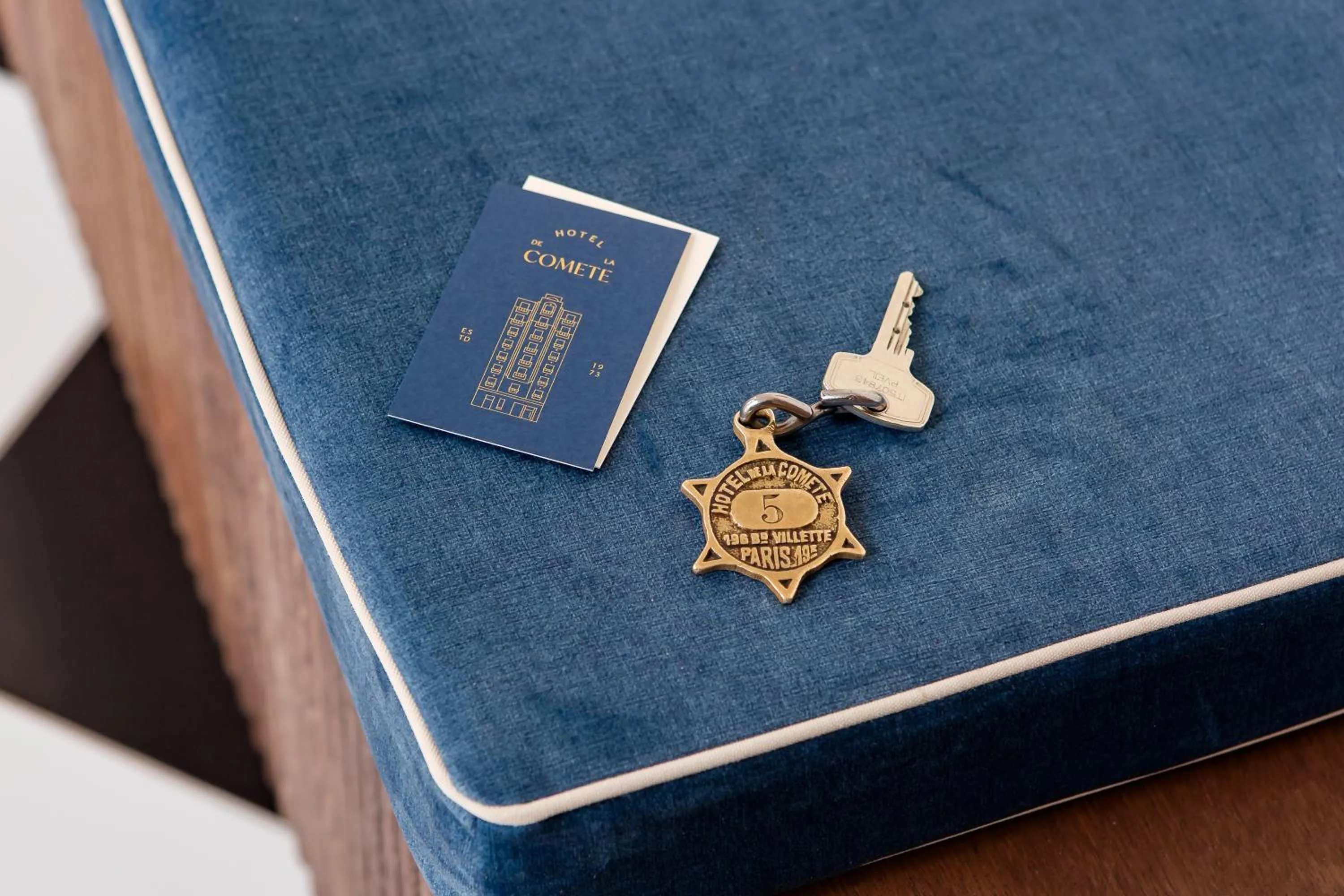 Property logo or sign in Hôtel de la Comète