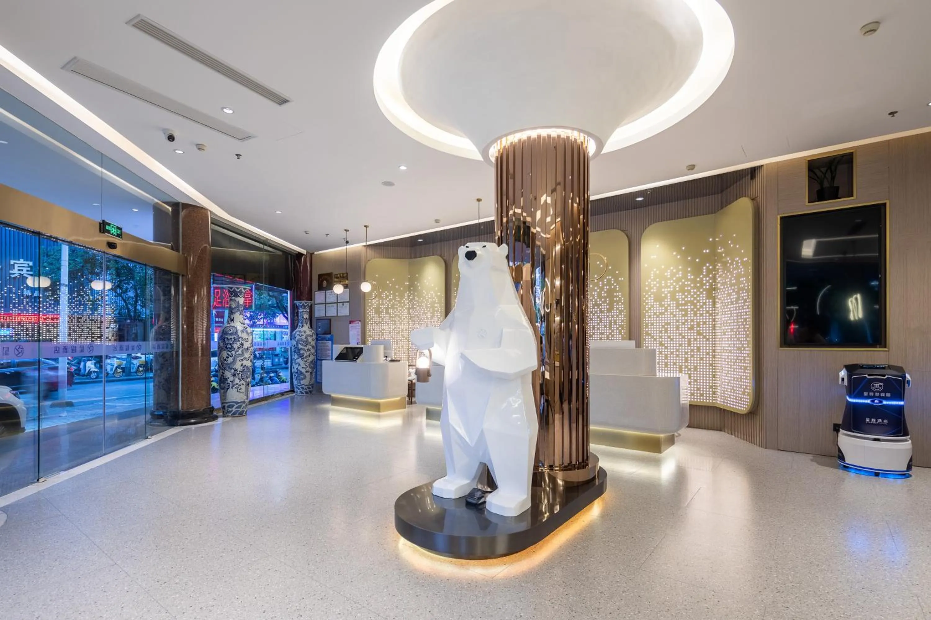 Property building in Xinhuating Business Hotel