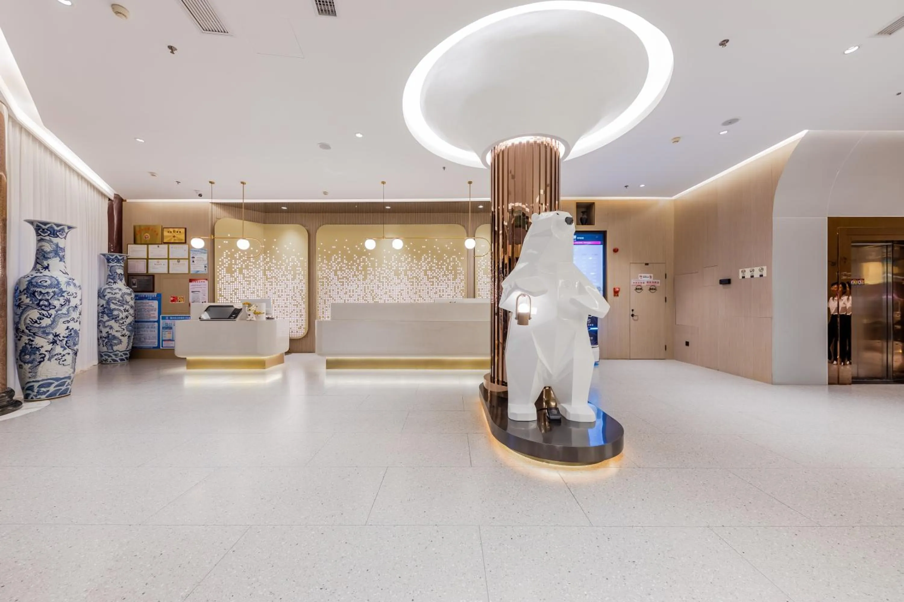 Lobby or reception in Xinhuating Business Hotel