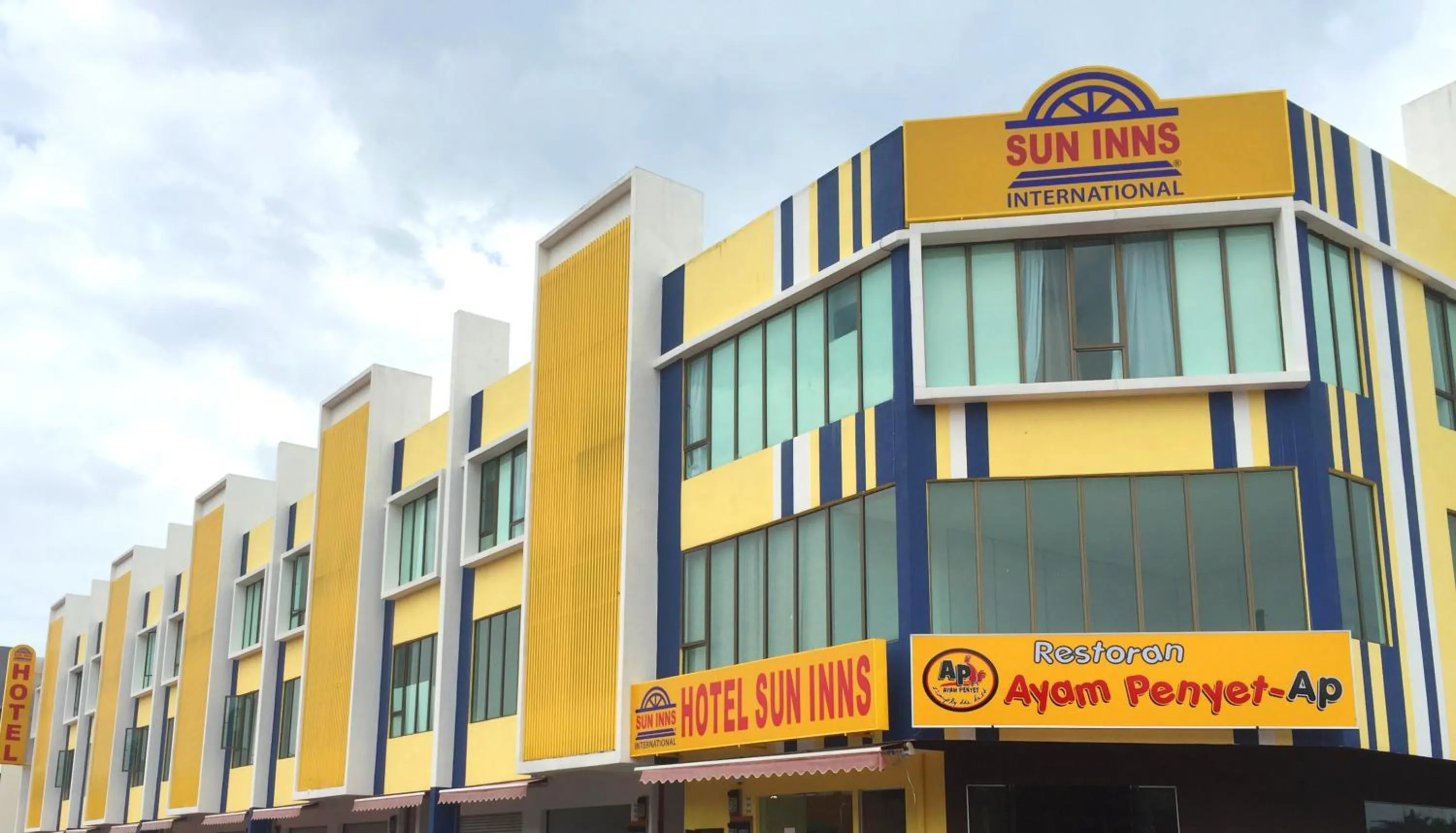 Property building in Sun Inns Hotel Pasir Penambang (KS Botanic)