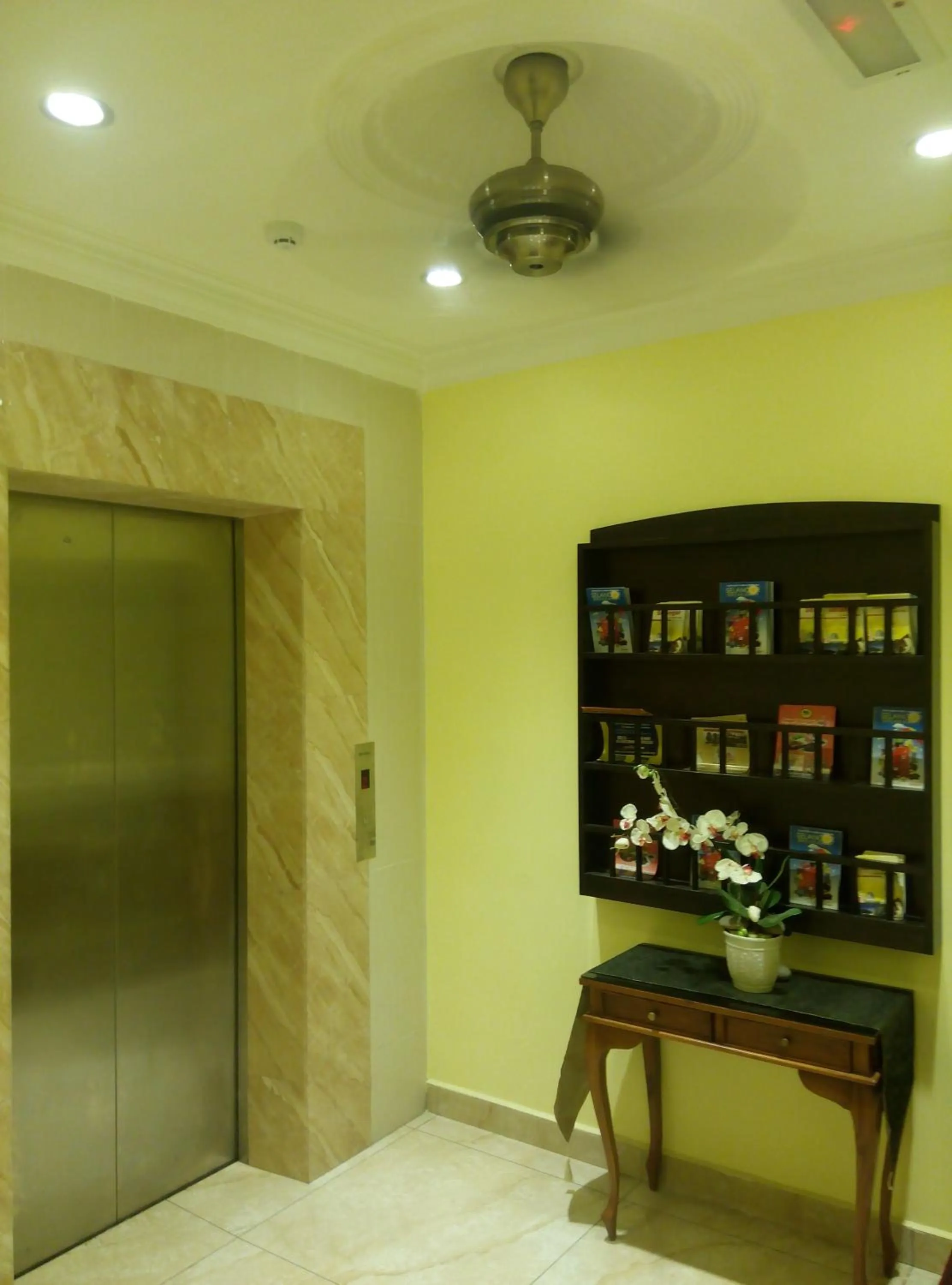 Lobby or reception in Sun Inns Hotel Pasir Penambang (KS Botanic)