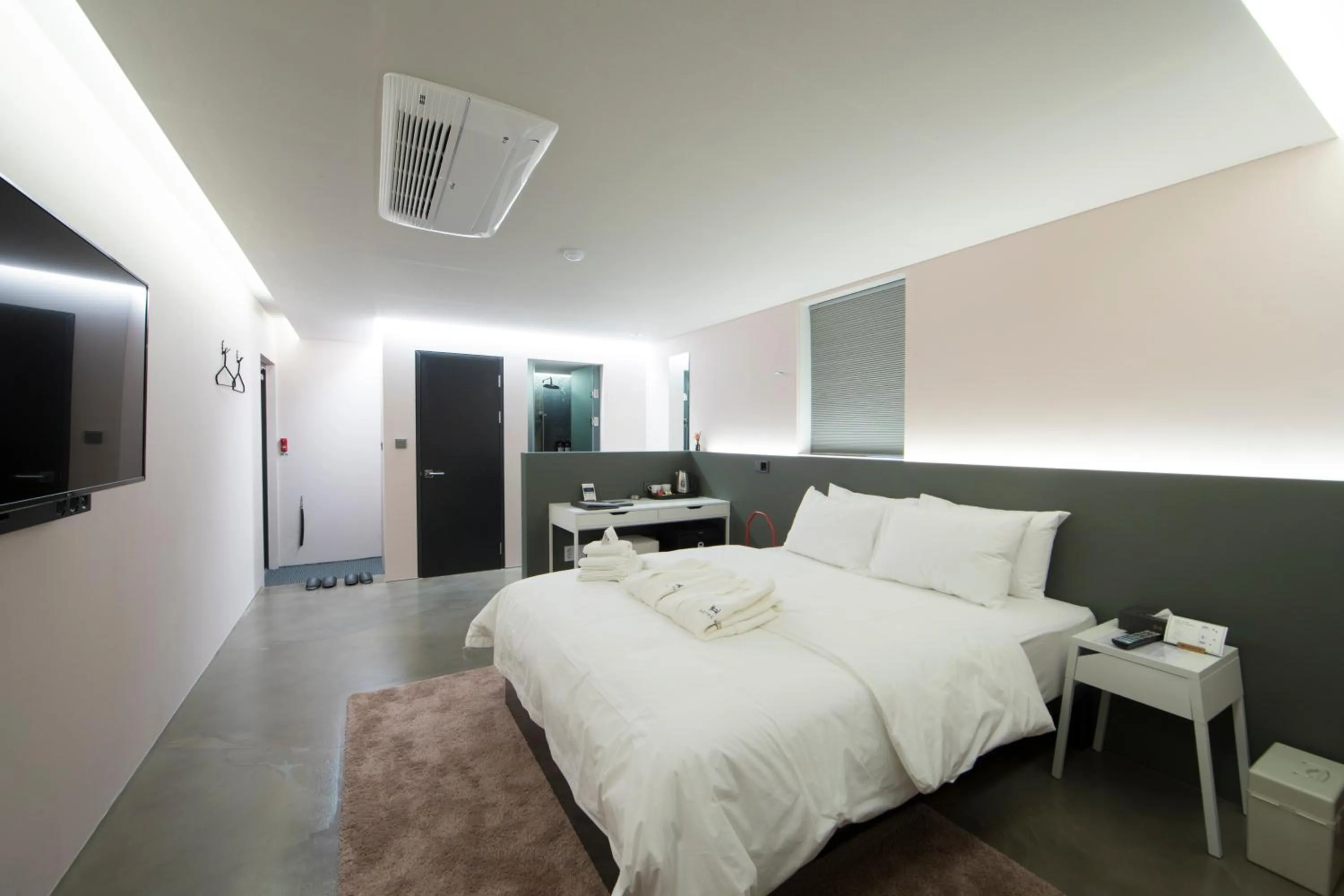 TV and multimedia, Bed in HOTEL H