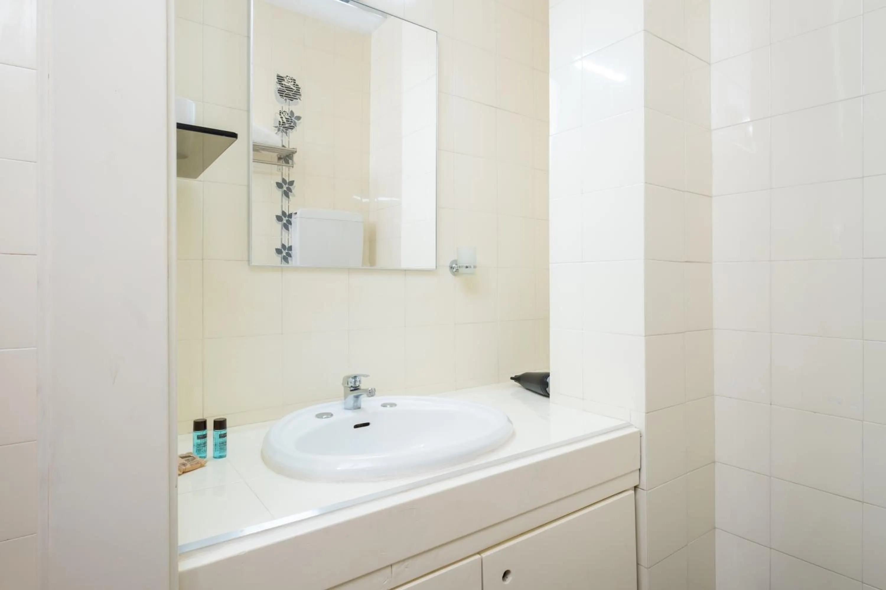 Bathroom in Residenza Ariosto Depandance by Studio Vita