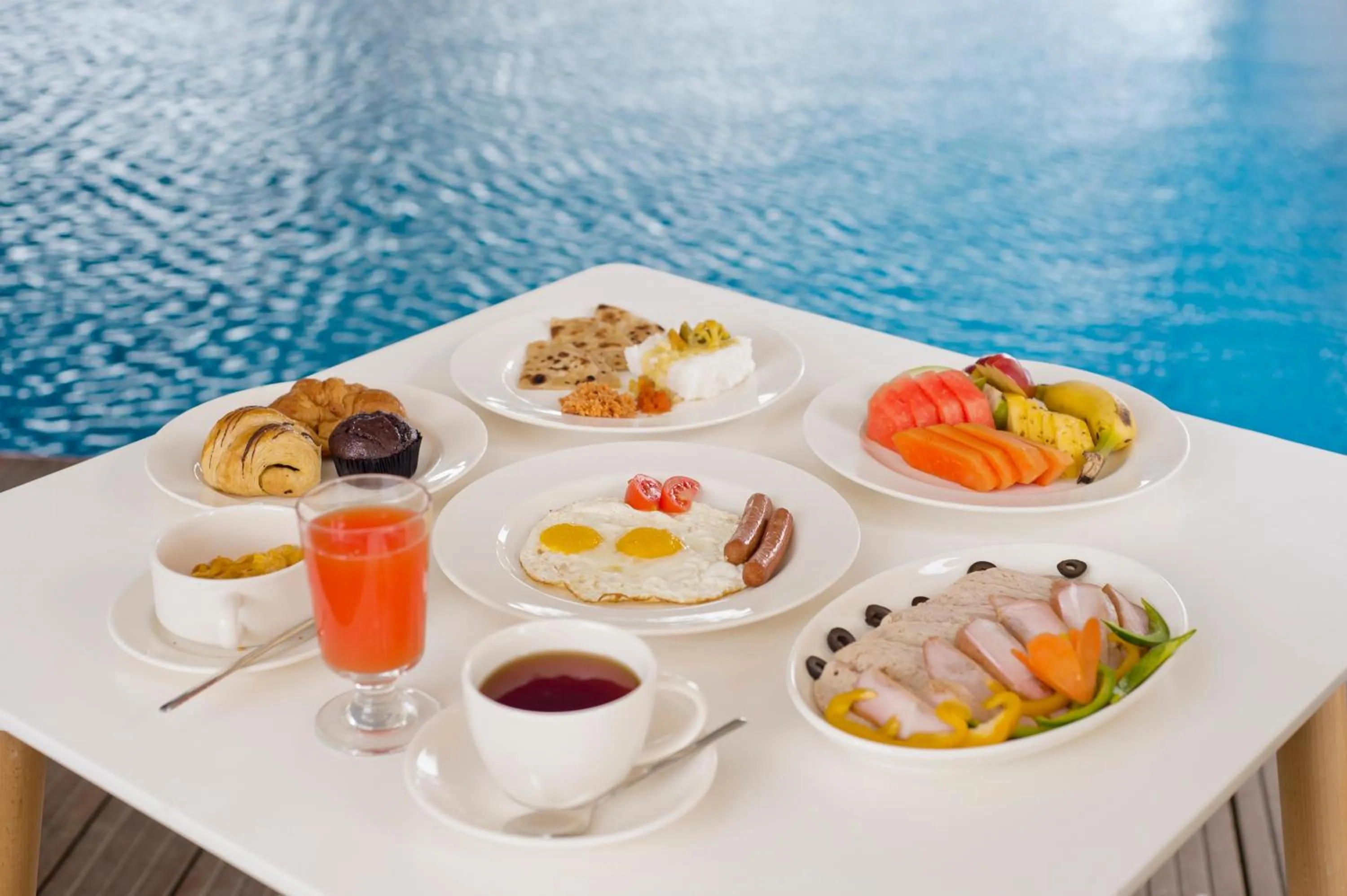 Swimming pool in Ocean Edge Suites & Hotel Colombo