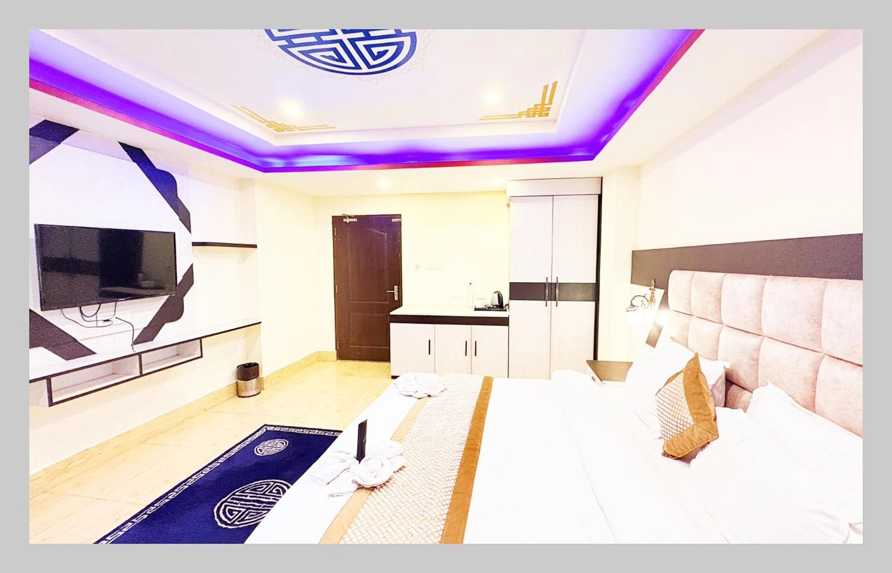 Communal lounge/ TV room in The Gangtok Inn