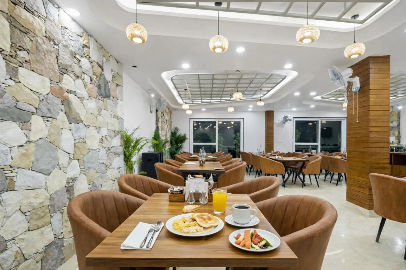 Restaurant/places to eat in Palm Aryan Pause by the Stream Resort