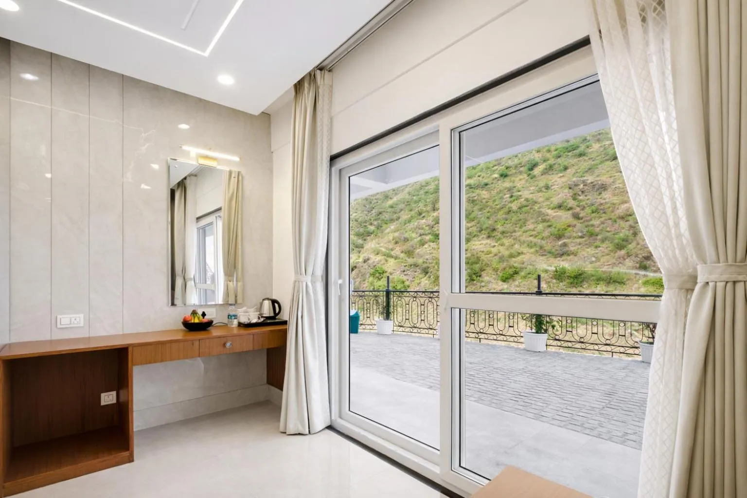 Mountain view in Palm Aryan Pause by the Stream Resort