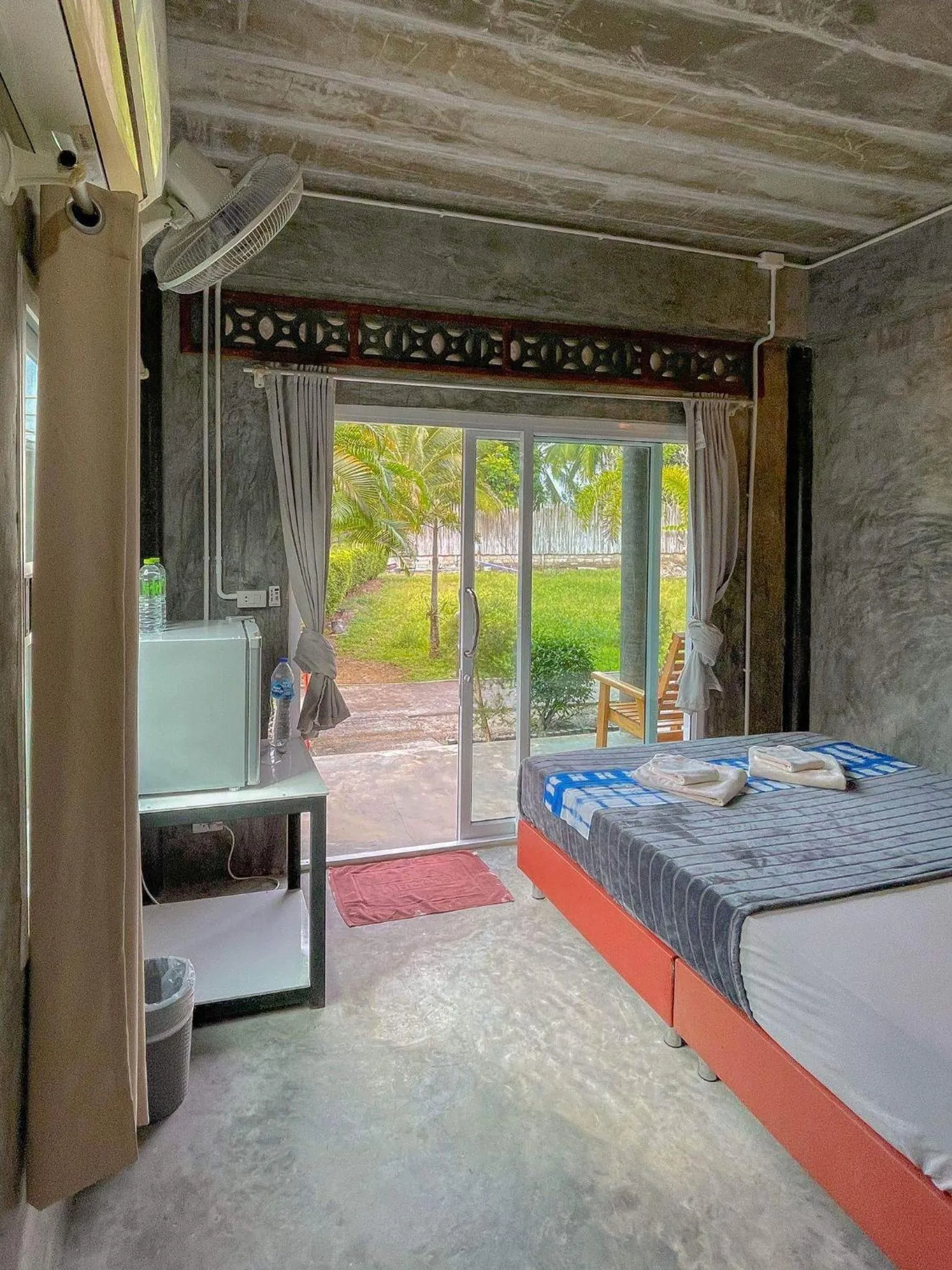 Bed in Smile Resort Koh Mook