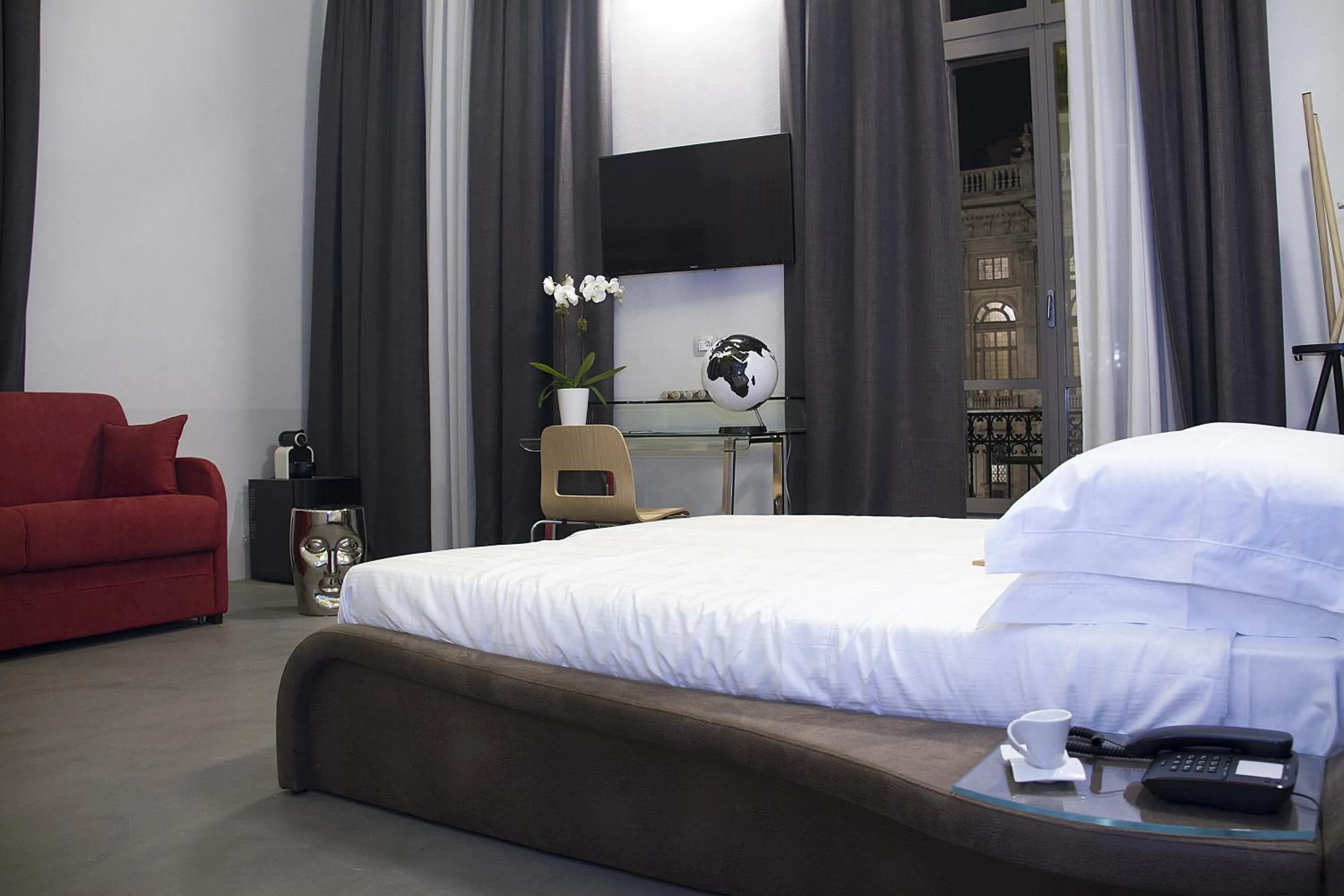 Photo of the whole room in Piazza Castello Suite