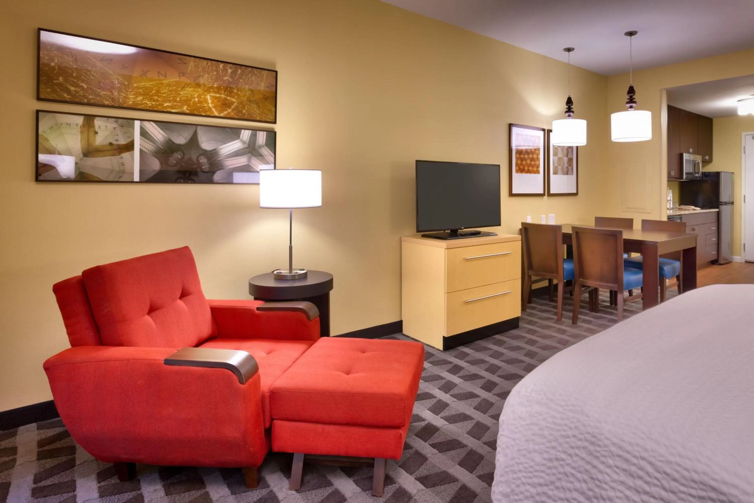 Photo of the whole room, Bed in TownePlace Suites by Marriott Dickinson