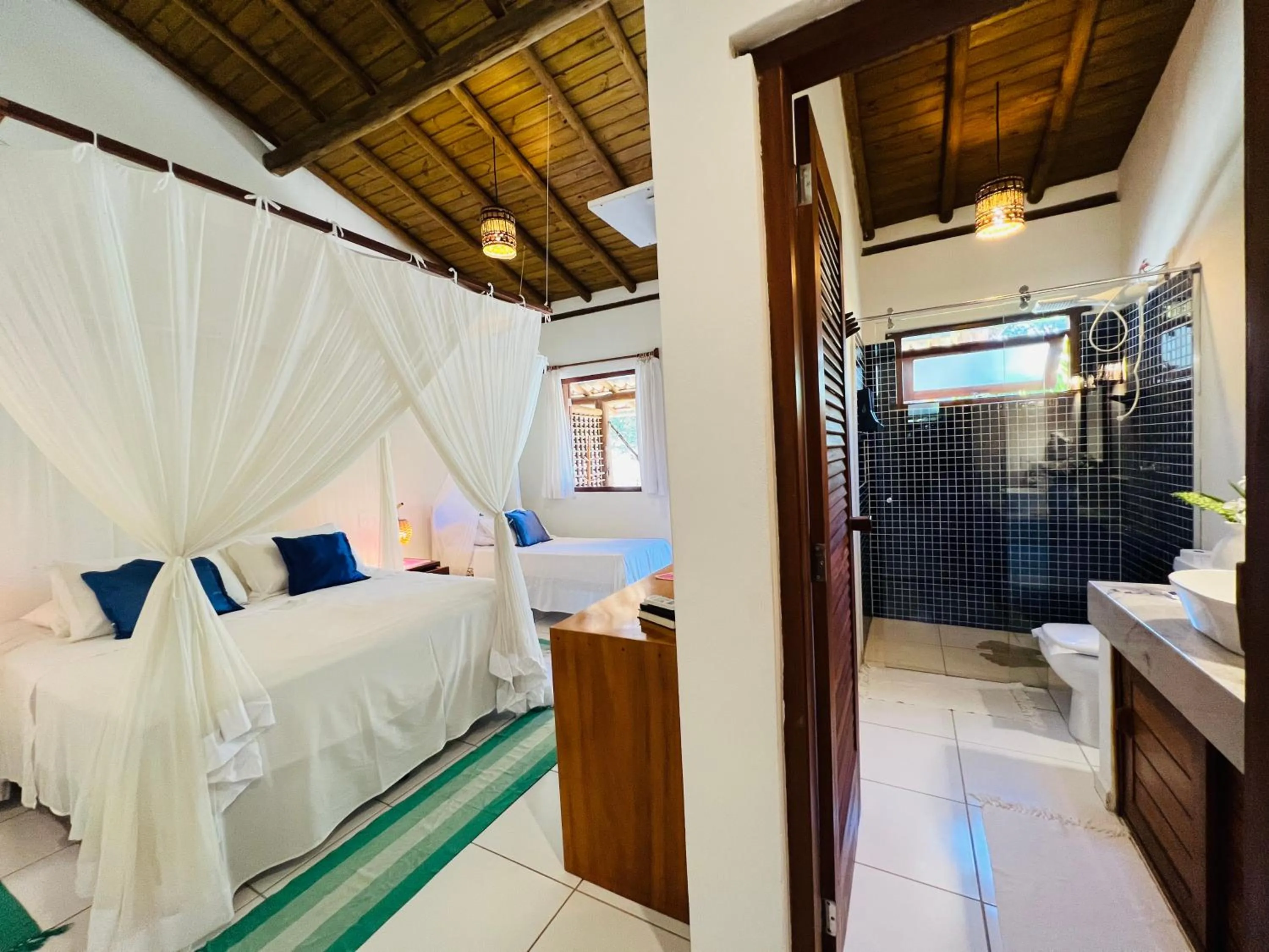 Bathroom, Bed in Pousada Pandoro