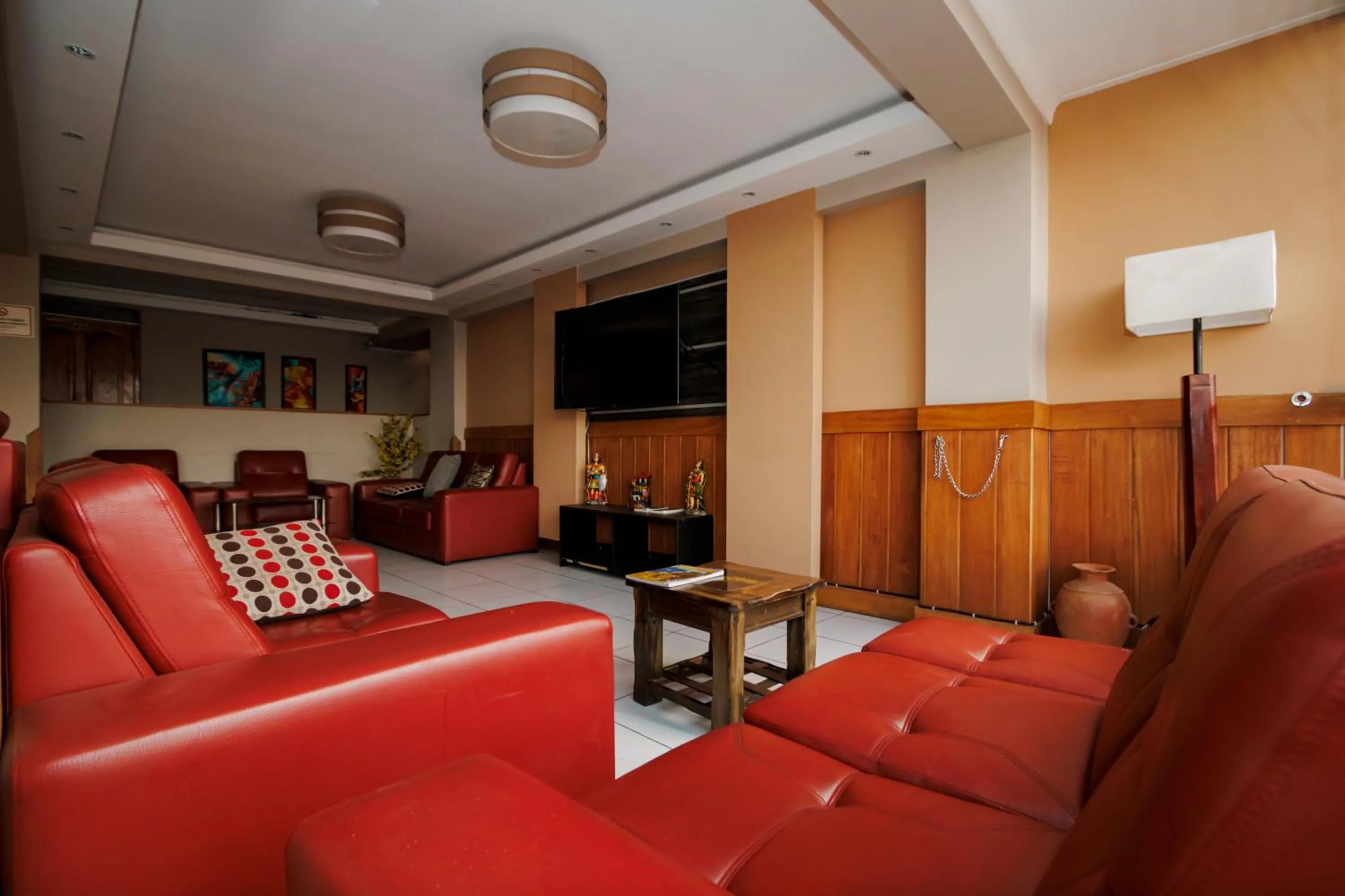 Communal lounge/ TV room in Principe III