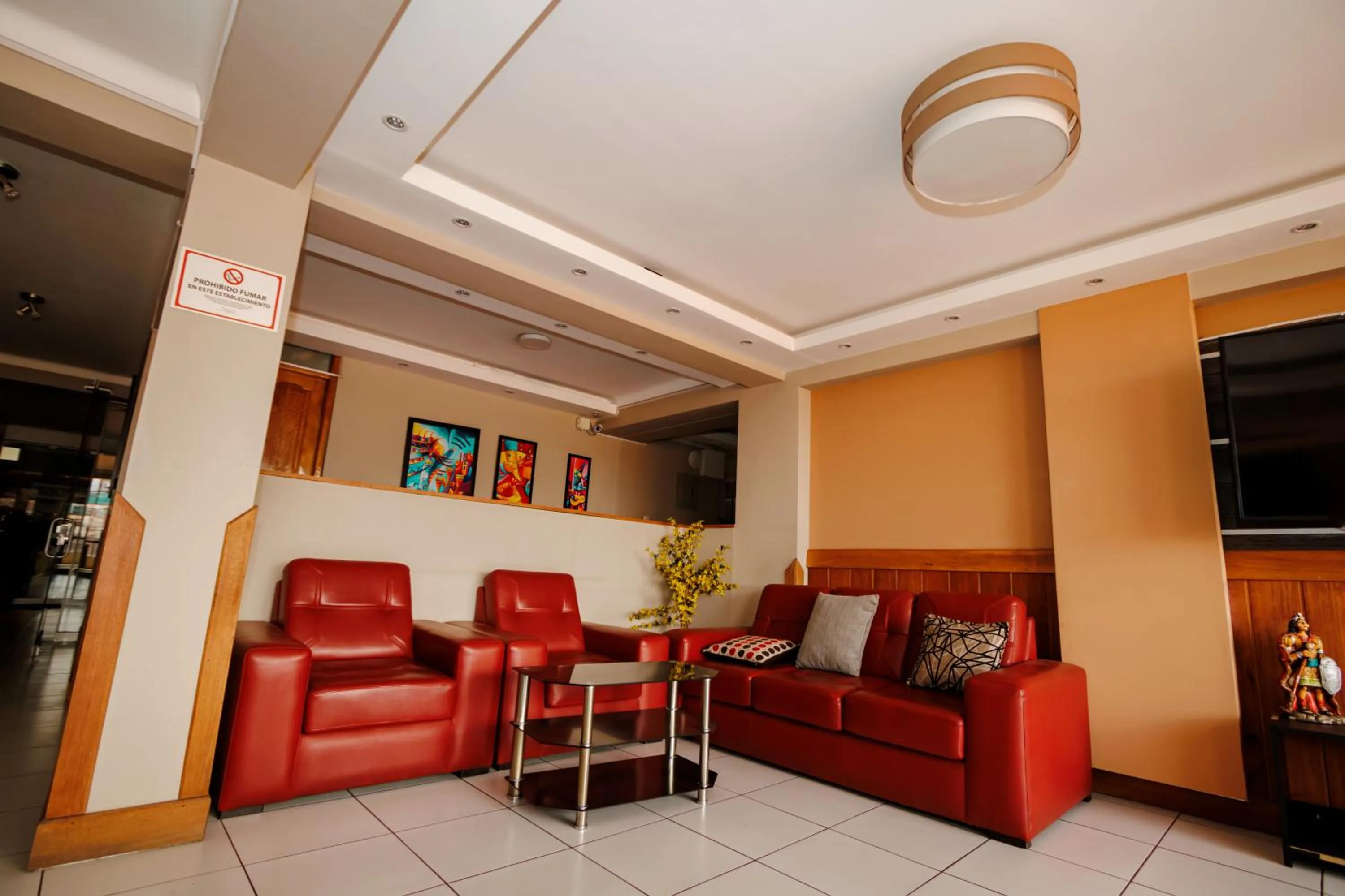 Communal lounge/ TV room in Principe III