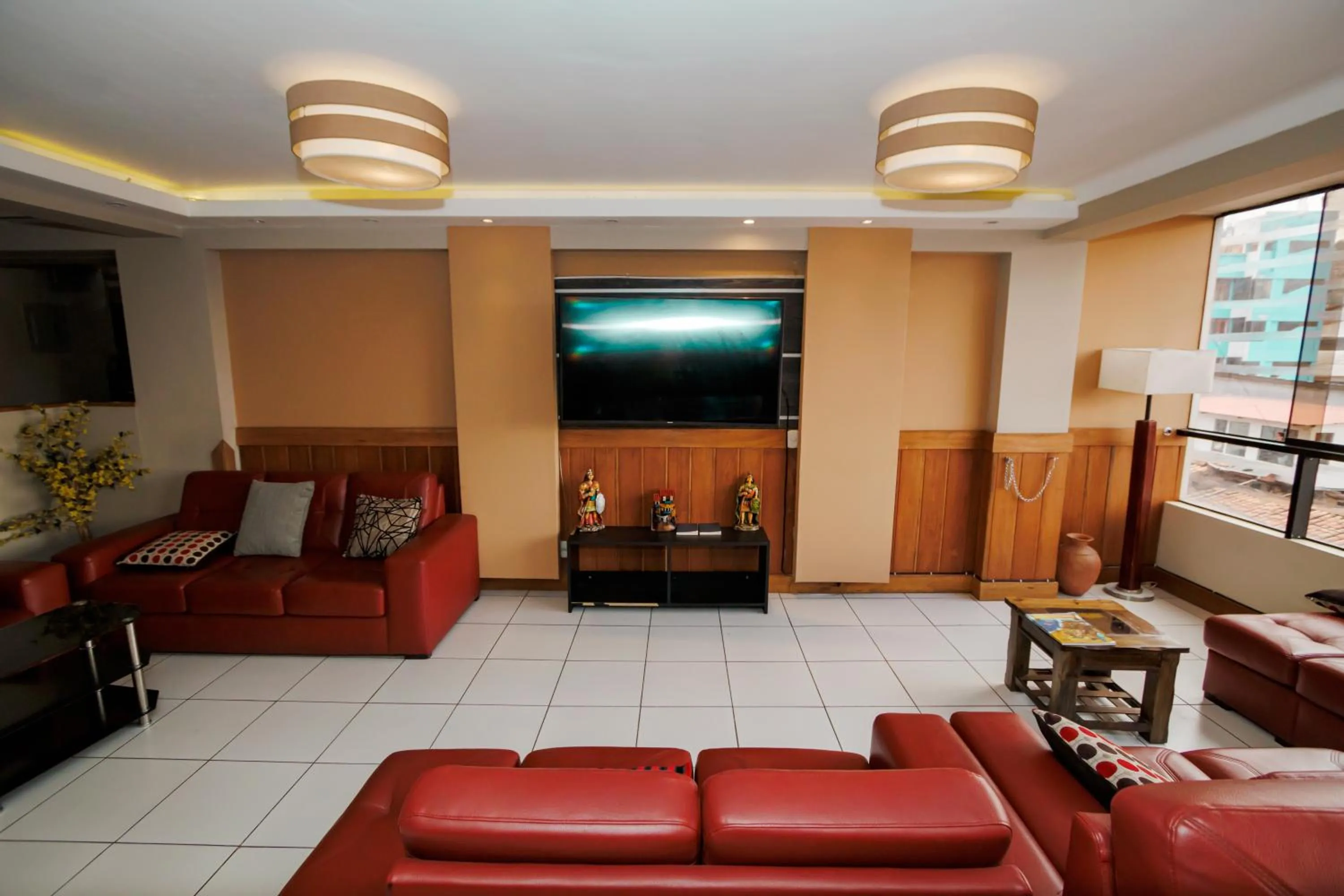 Communal lounge/ TV room in Principe III