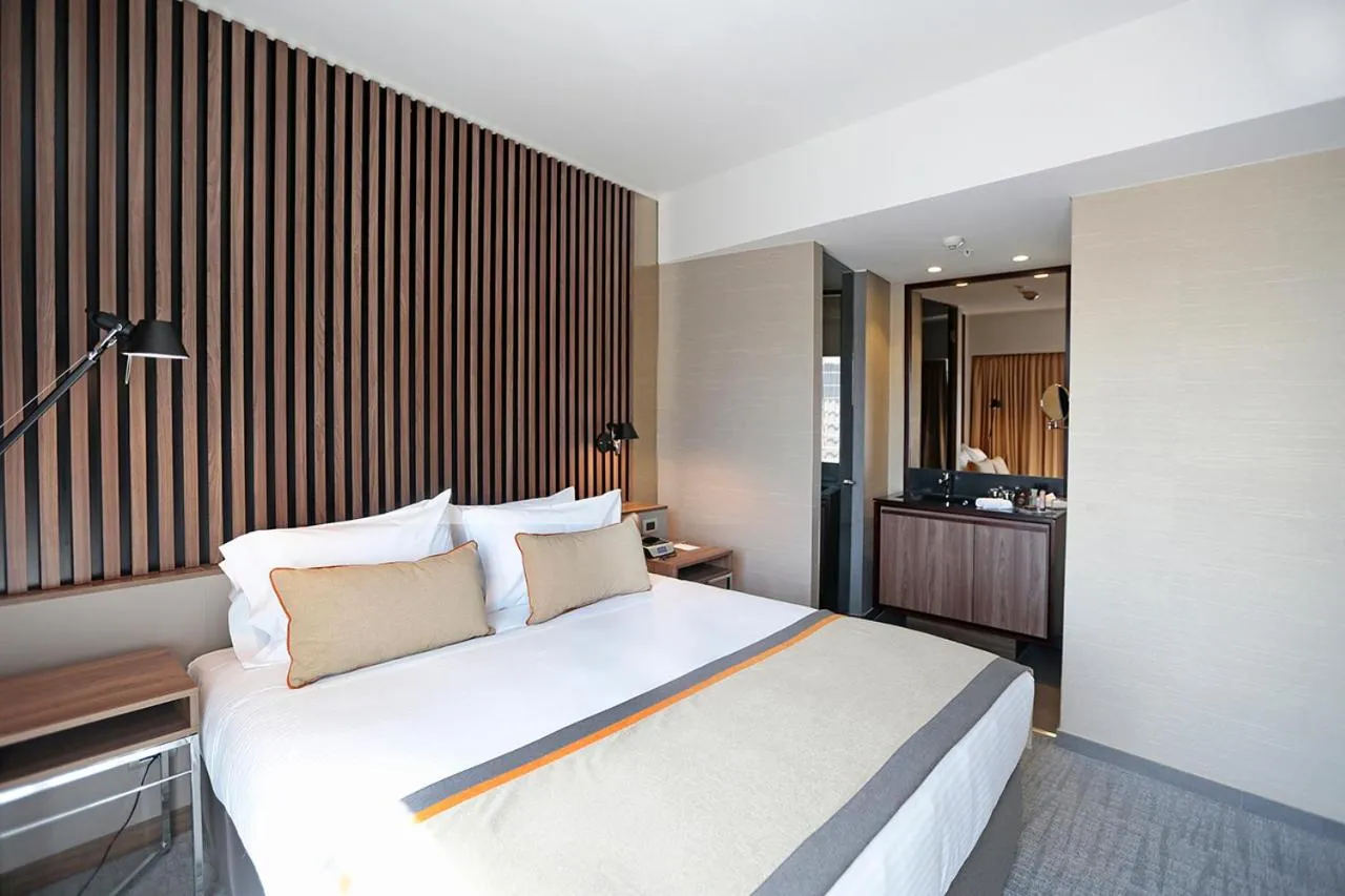 Bed in DoubleTree by Hilton Santiago Kennedy, Chile