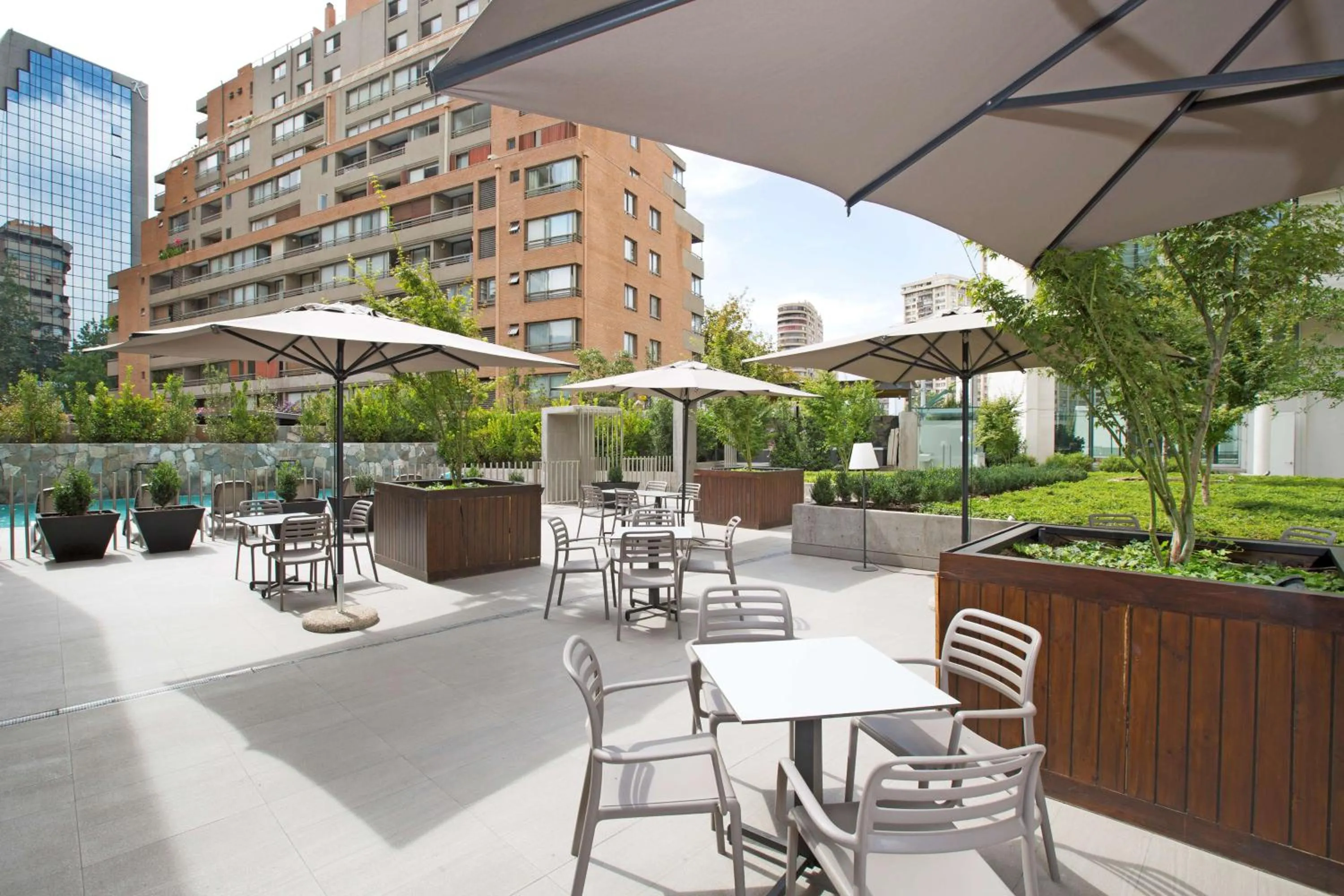 Restaurant/places to eat in DoubleTree by Hilton Santiago Kennedy, Chile