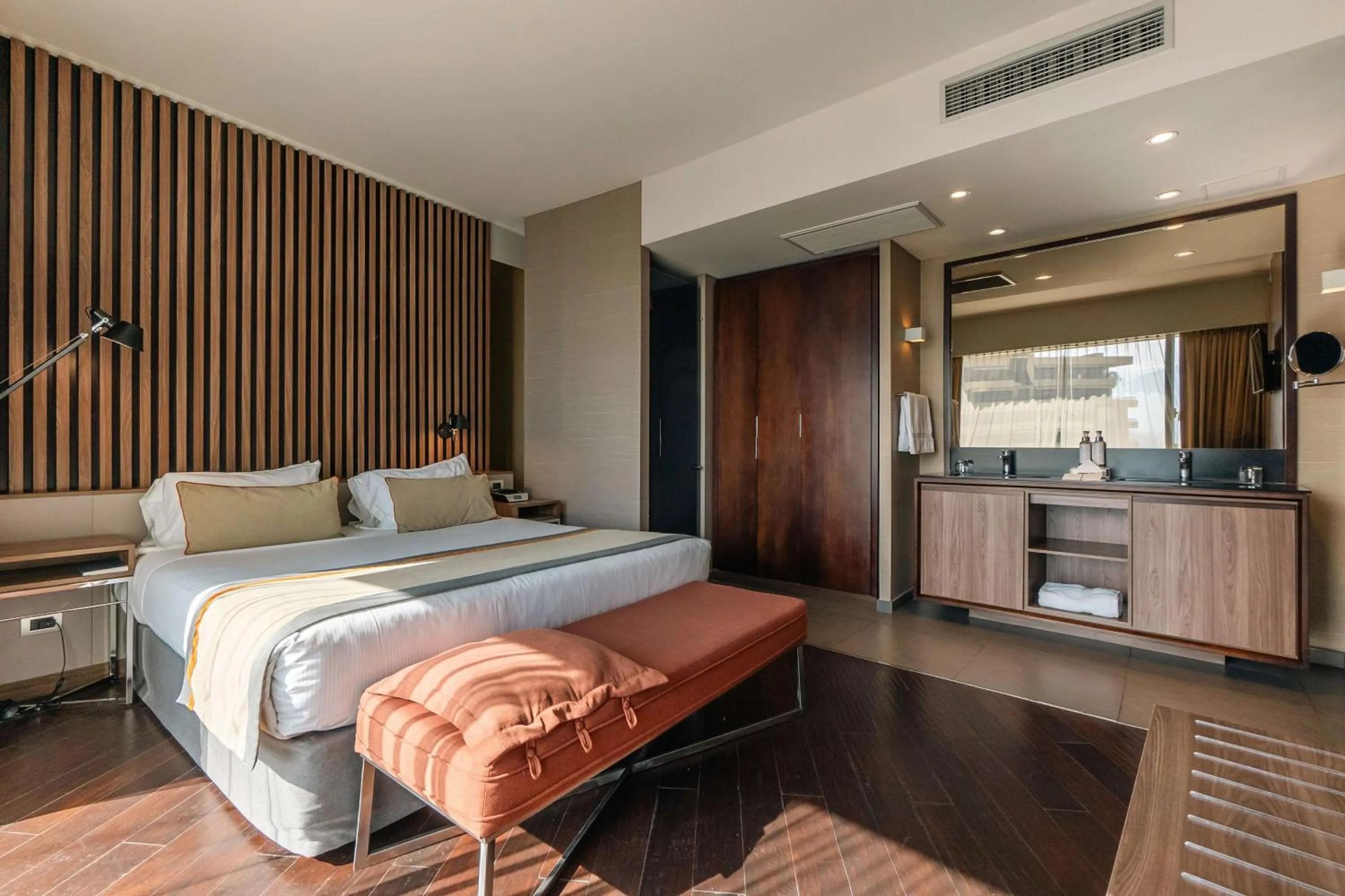 Bed in DoubleTree by Hilton Santiago Kennedy, Chile