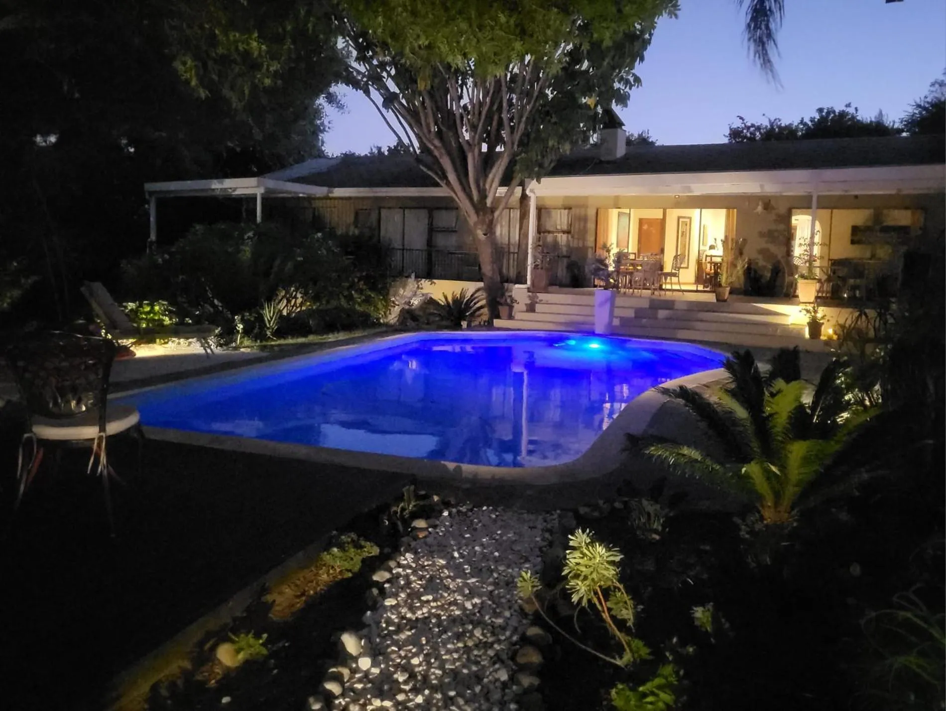 Night in De Wingerd Wijnland Lodge