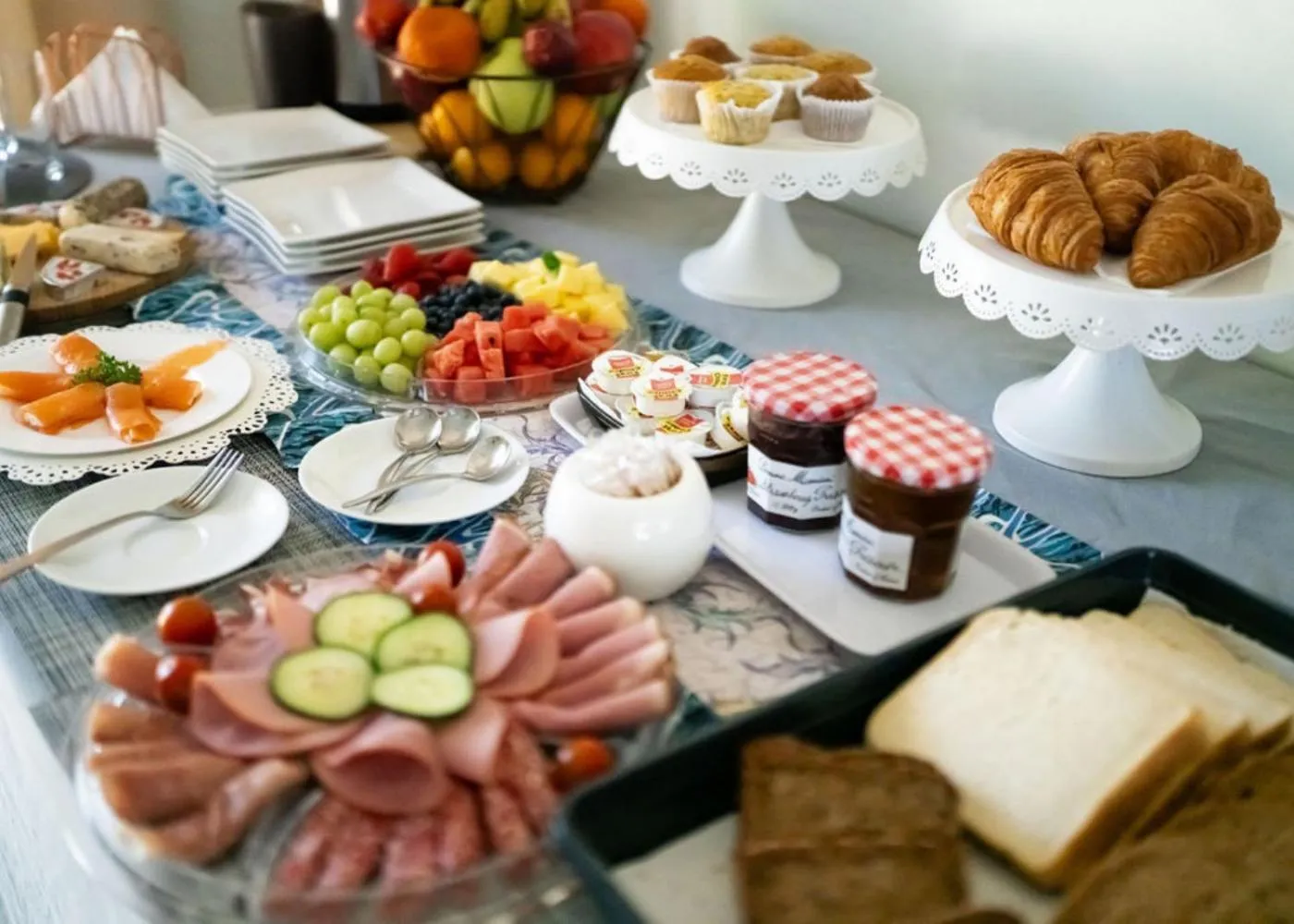 Continental breakfast in De Wingerd Wijnland Lodge