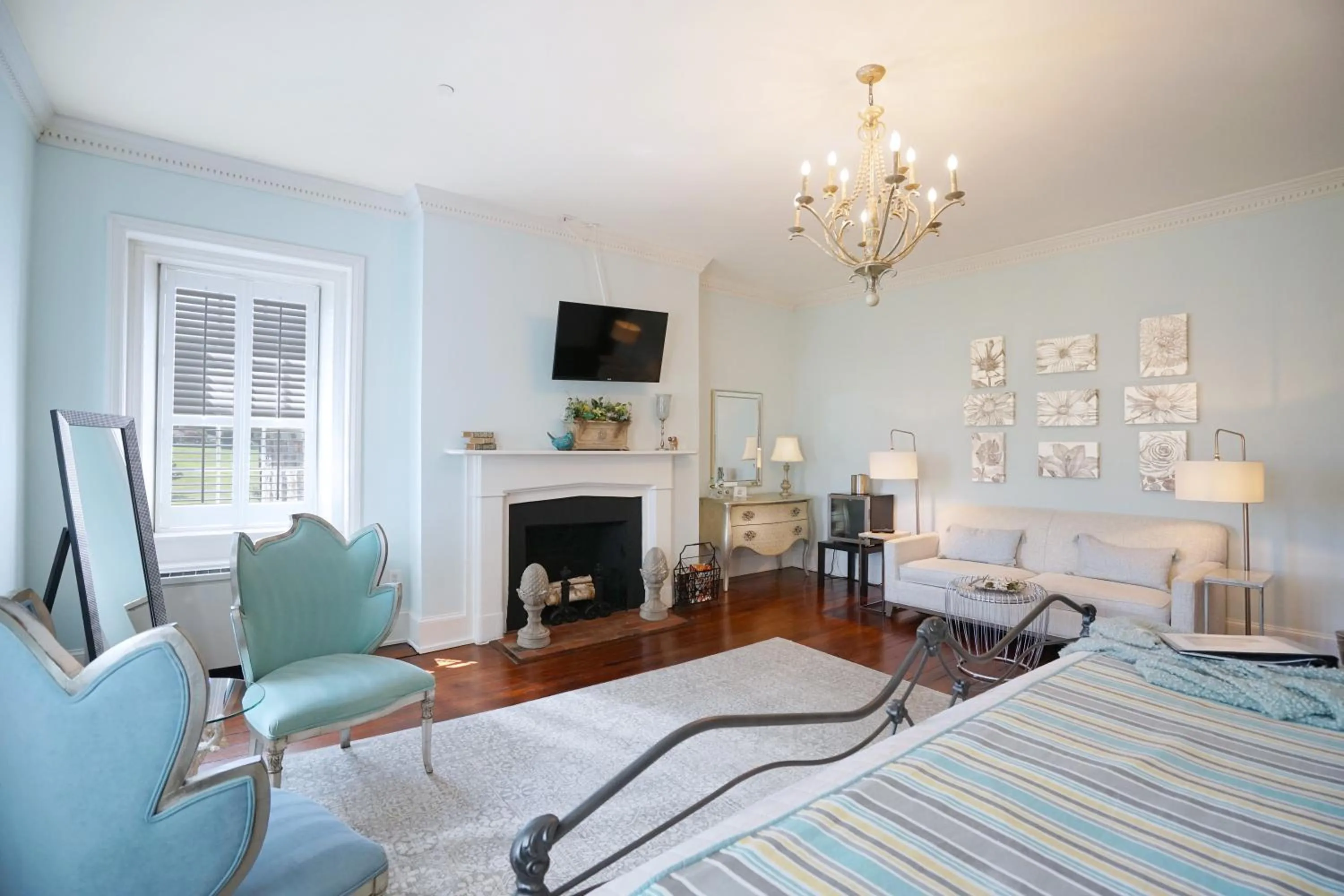 Bedroom, Bed in Inn at Evergreen