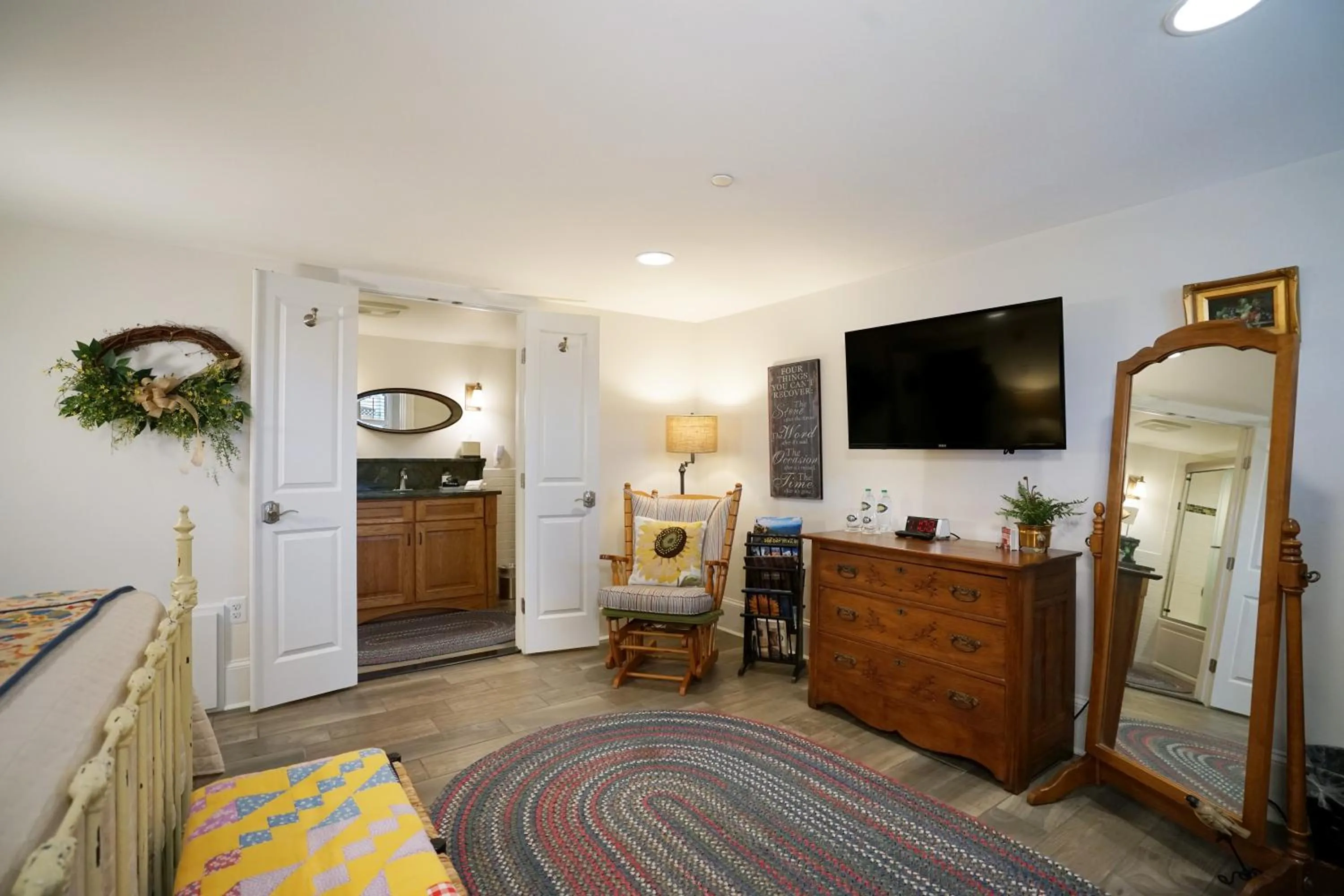Bedroom, Bed in Inn at Evergreen