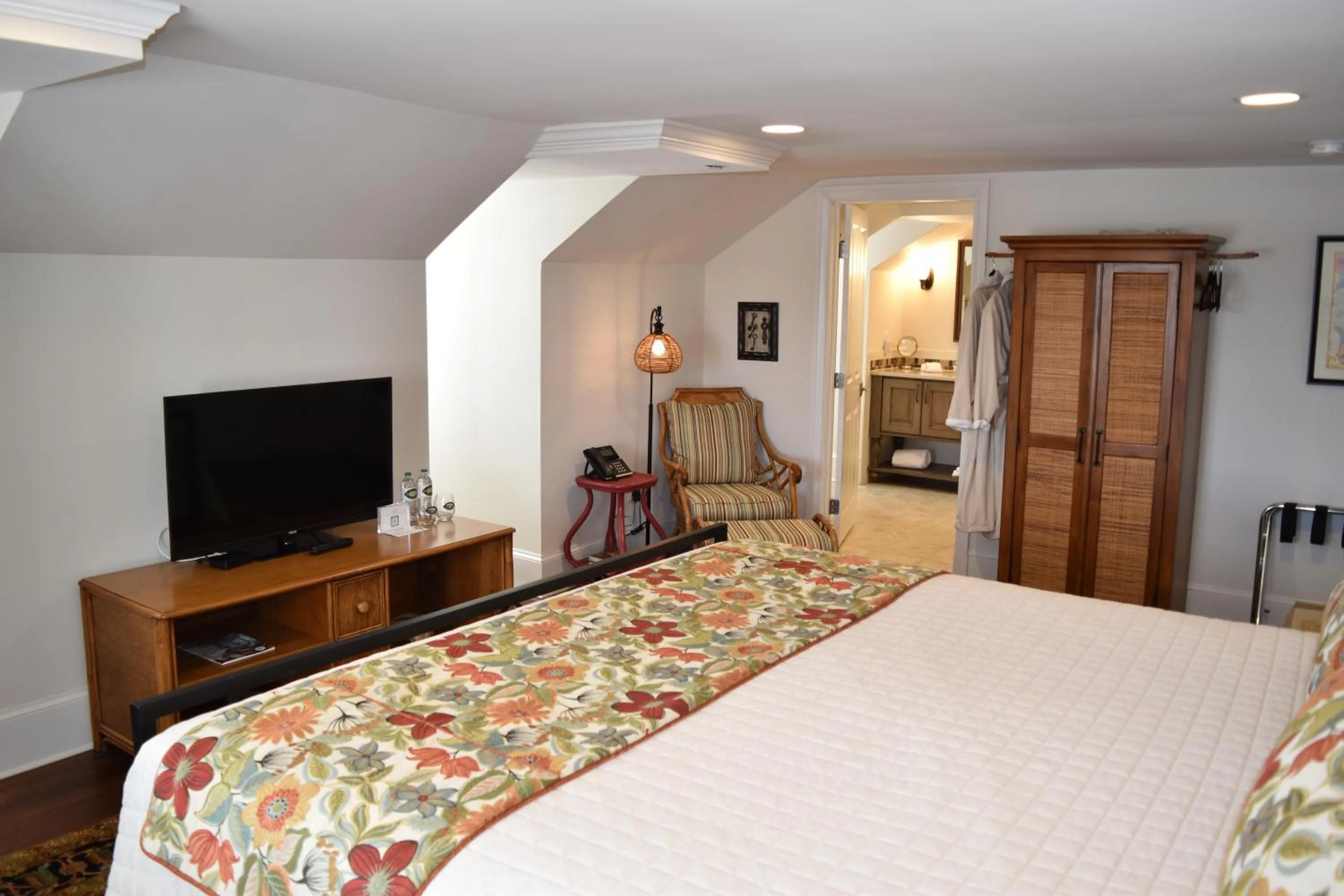 Bedroom, Bed in Inn at Evergreen