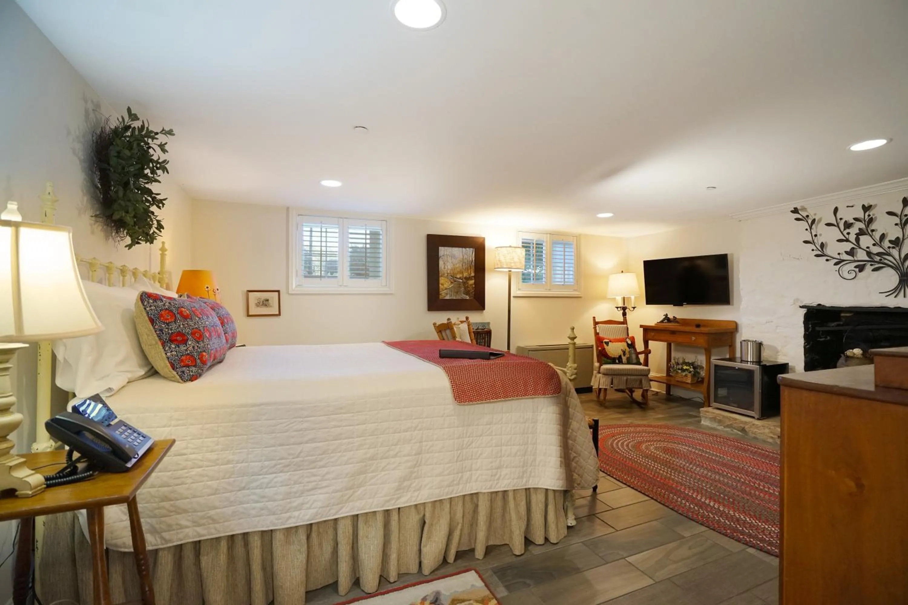 Bedroom, Bed in Inn at Evergreen