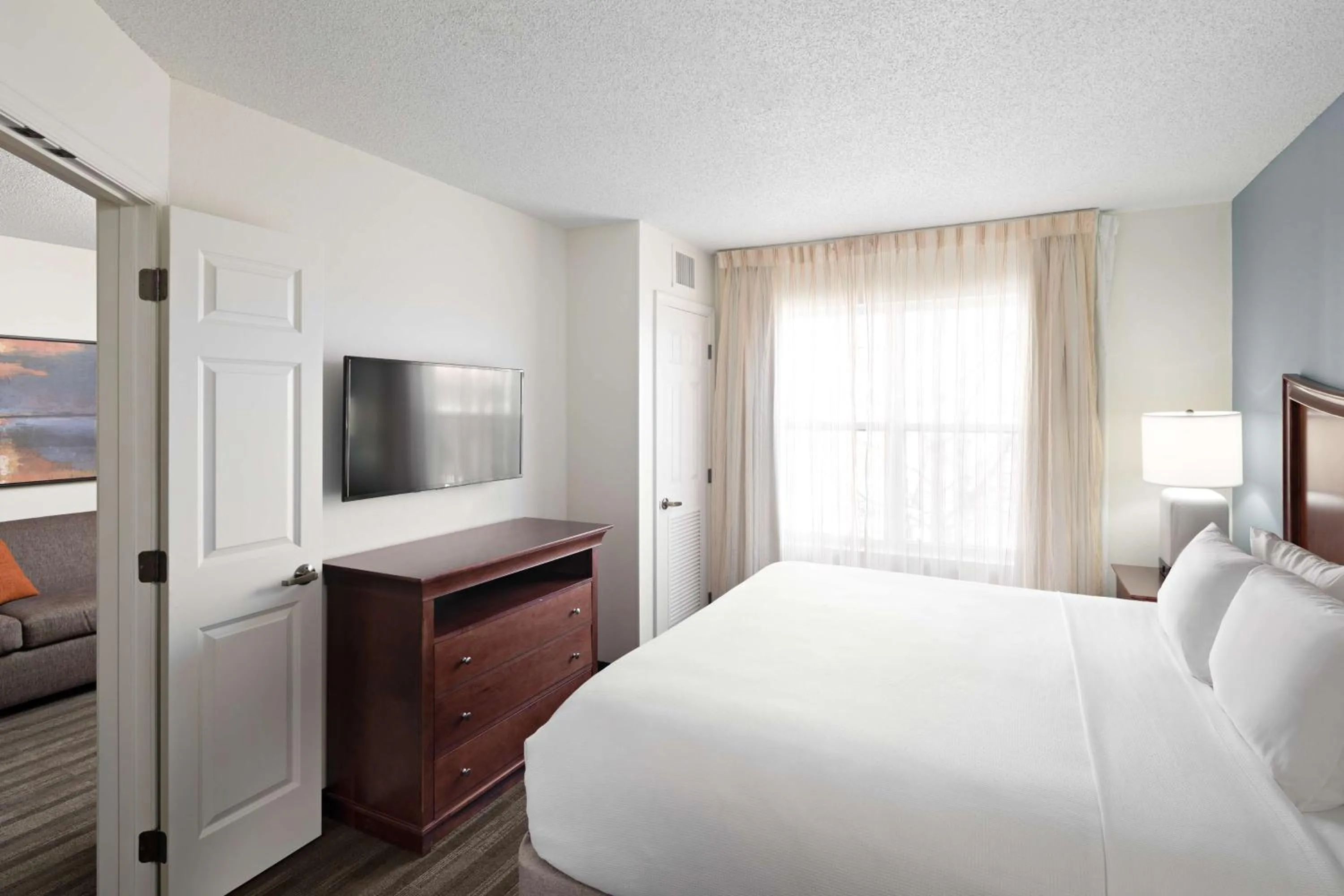 Photo of the whole room, Bed in Hyatt House Herndon/Reston