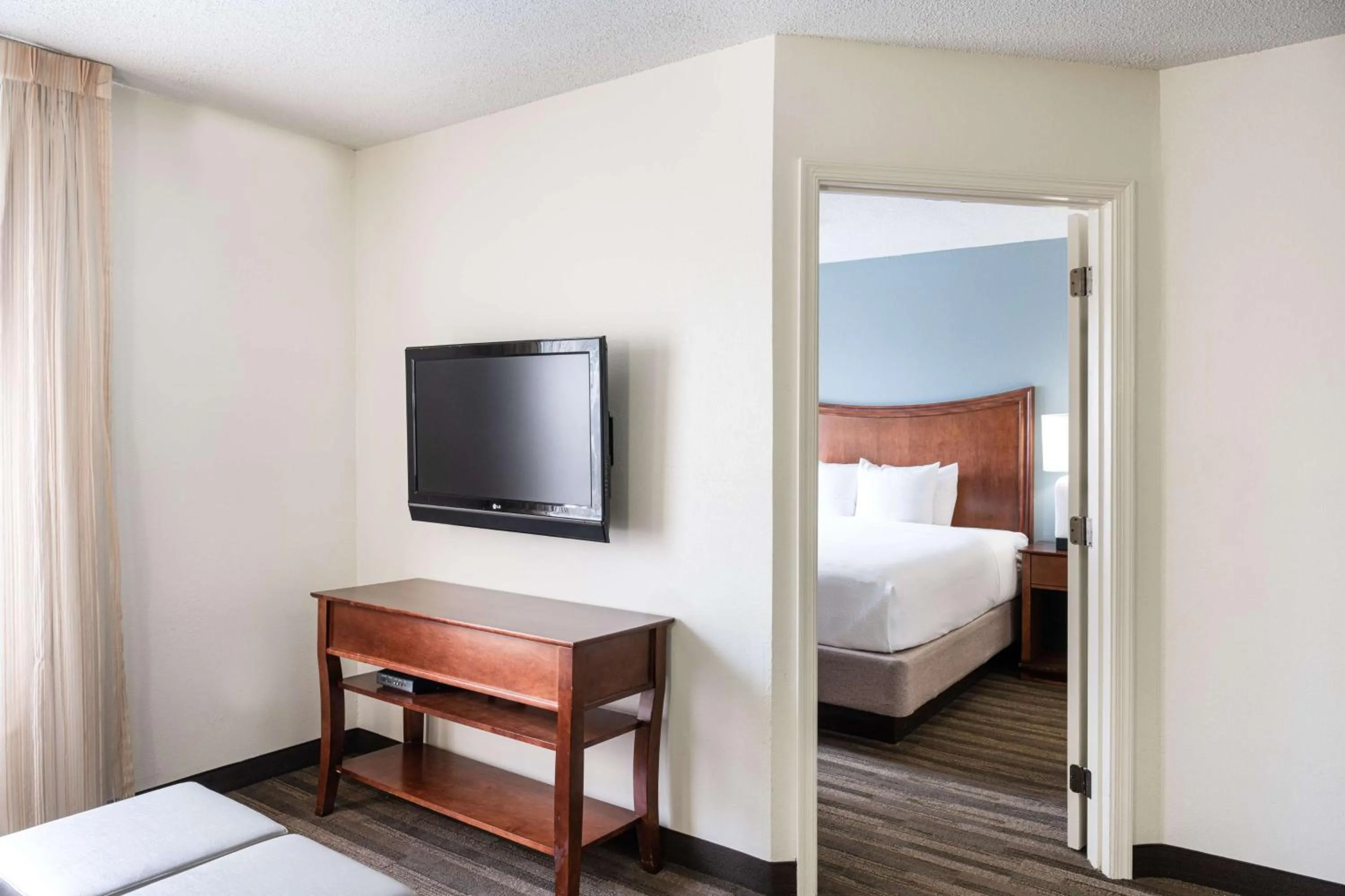 Photo of the whole room, Bed in Hyatt House Herndon/Reston