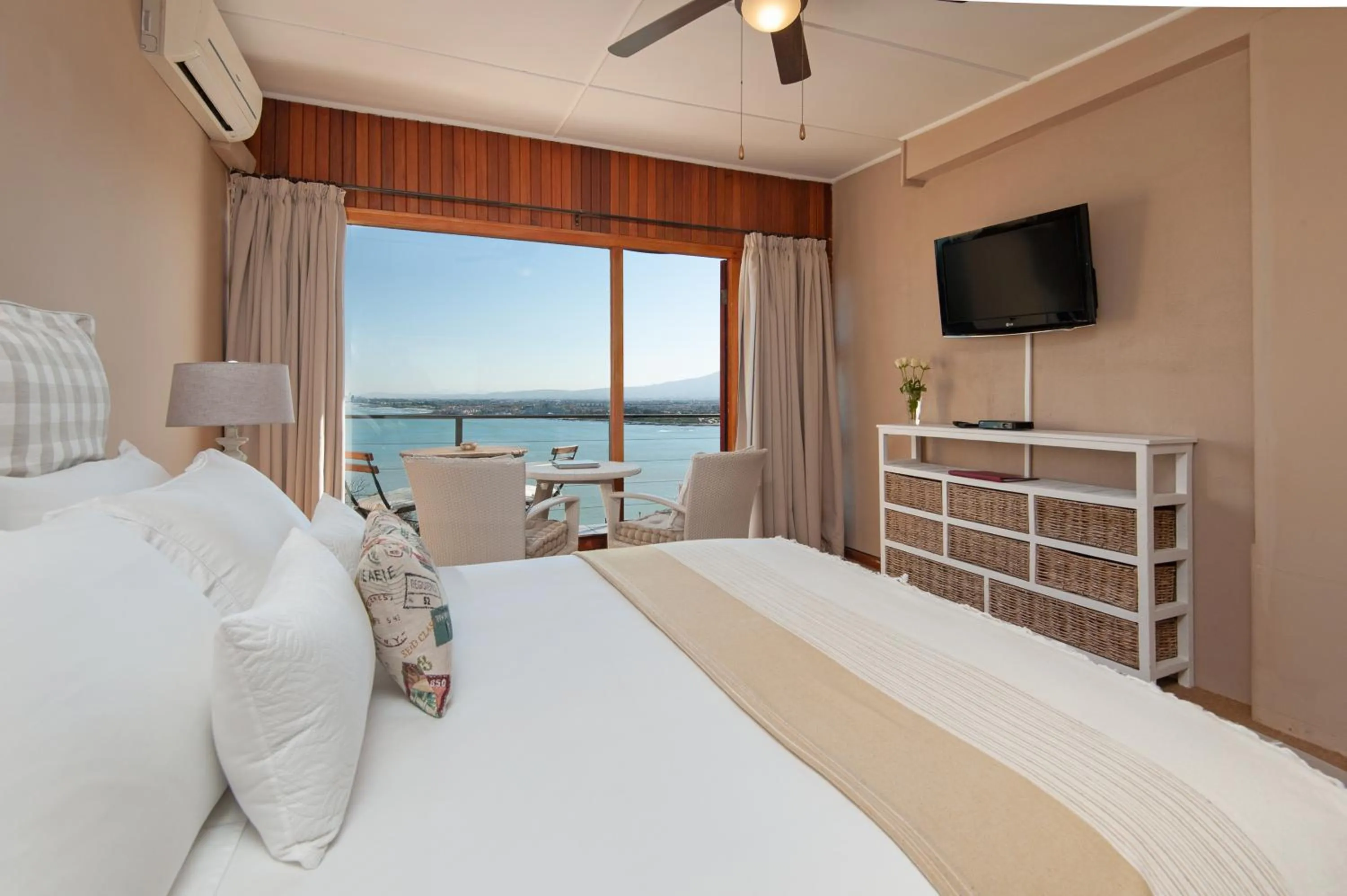 Bedroom, Bed in 18 On Kloof Guest House