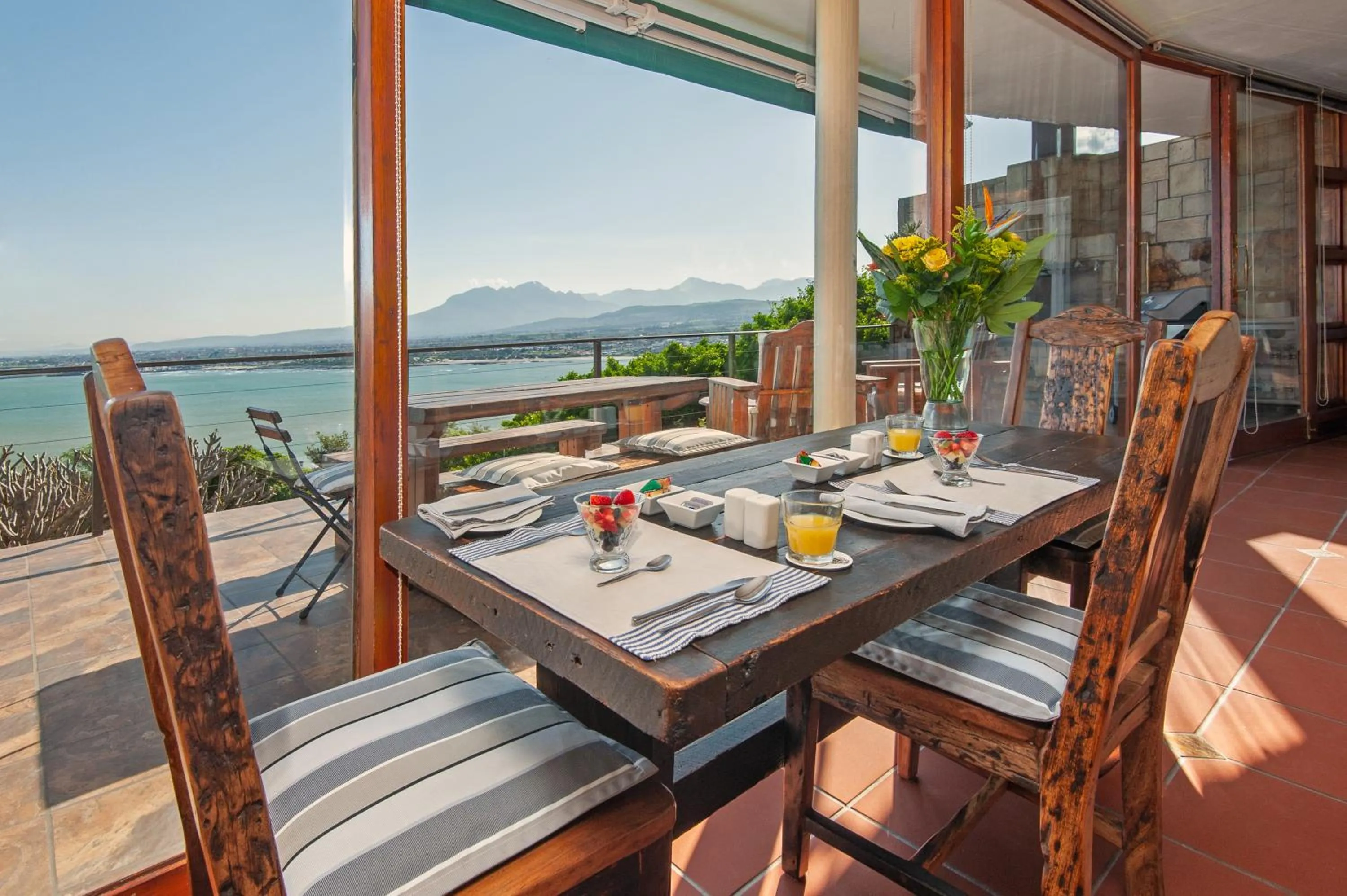 Breakfast in 18 On Kloof Guest House