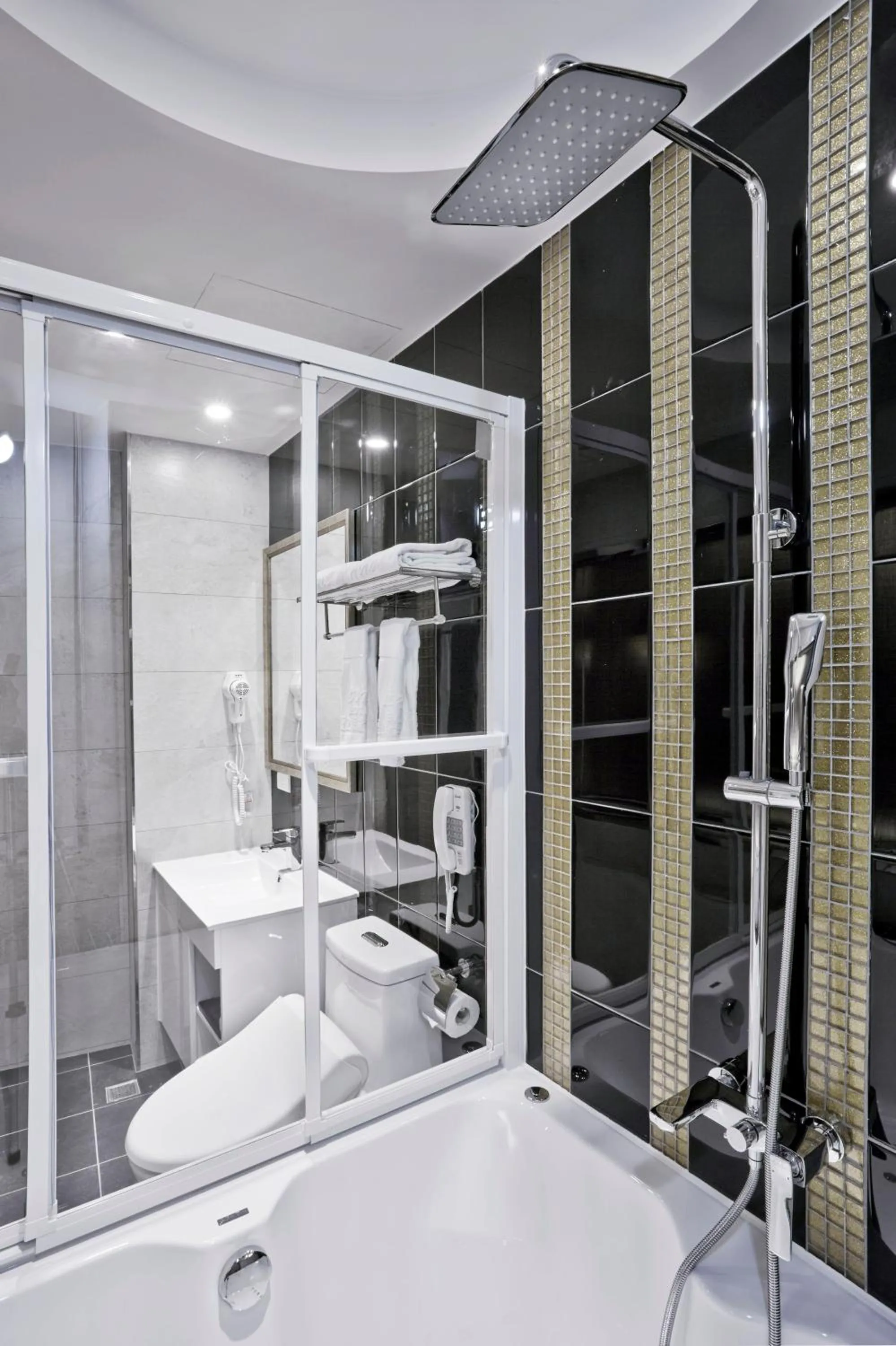 Bathroom in V-one Hotel - Ningxia No. 2 Inn