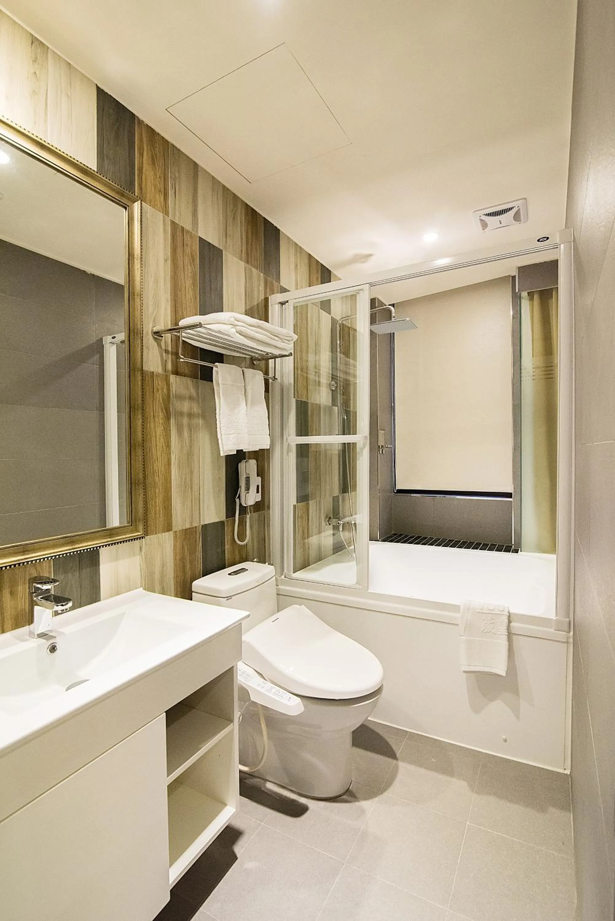 Bathroom in V-one Hotel - Ningxia No. 2 Inn
