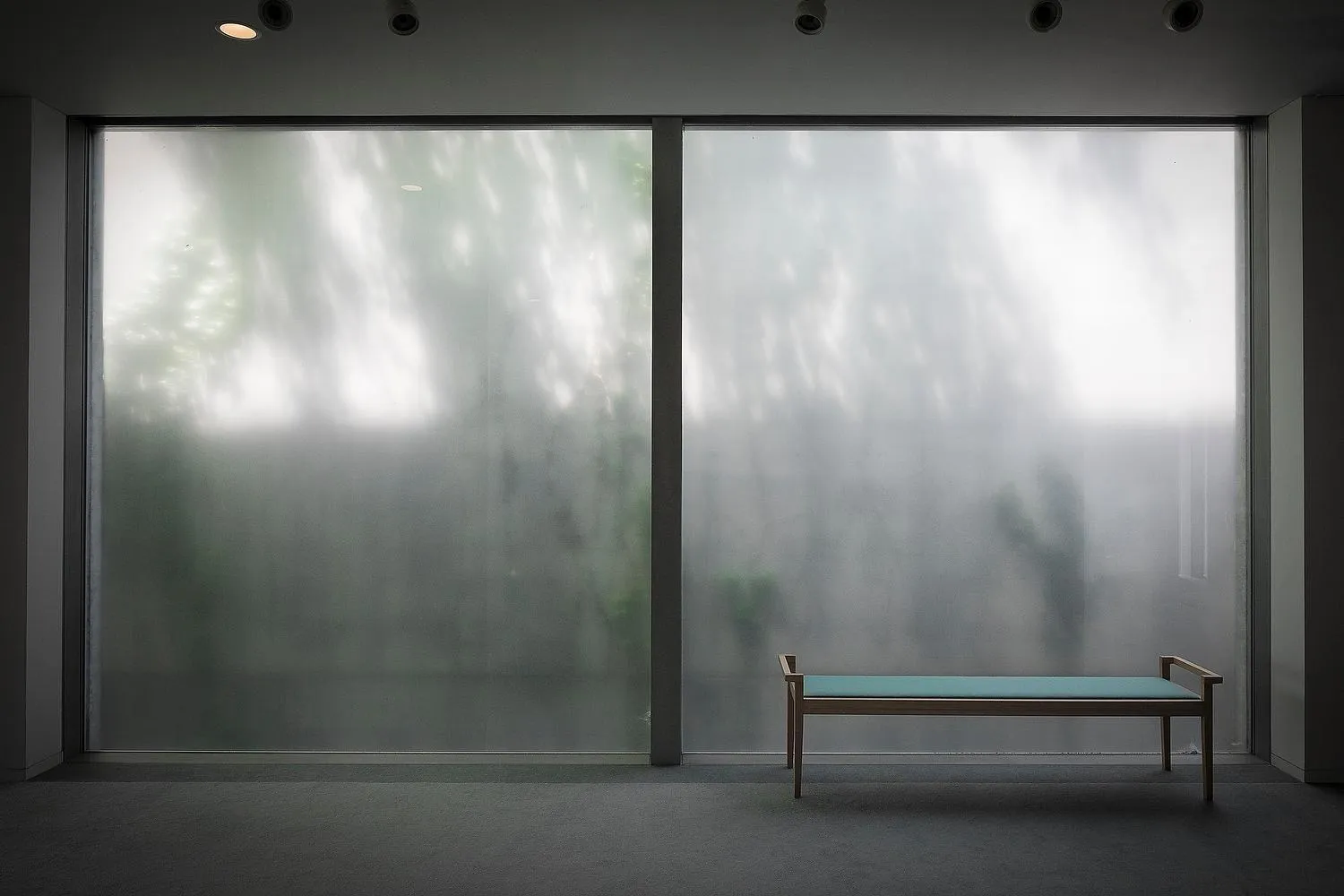 Communal lounge/ TV room in SETOUCHI RETREAT by Onko Chishin