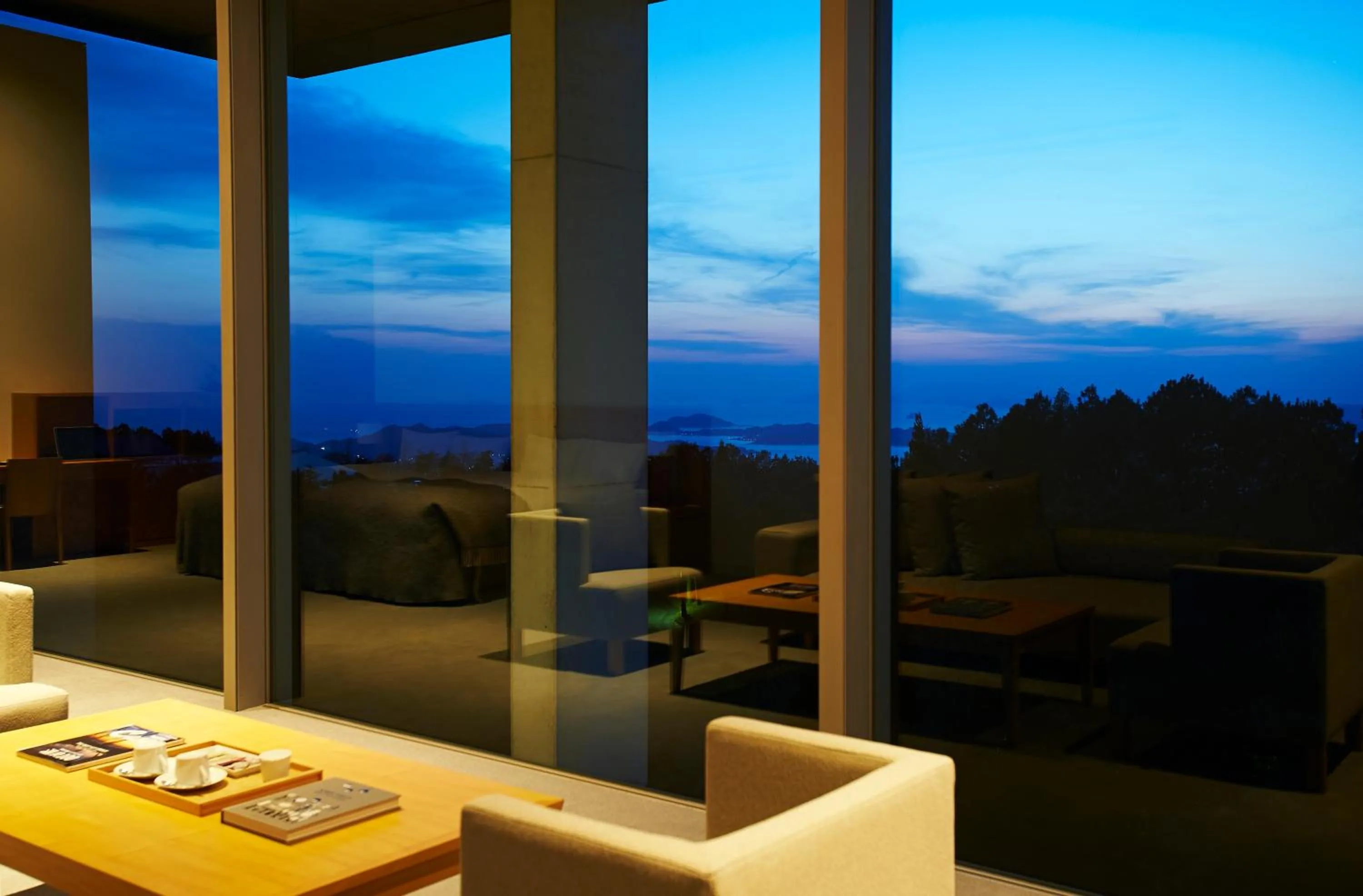 Living room in SETOUCHI RETREAT by Onko Chishin