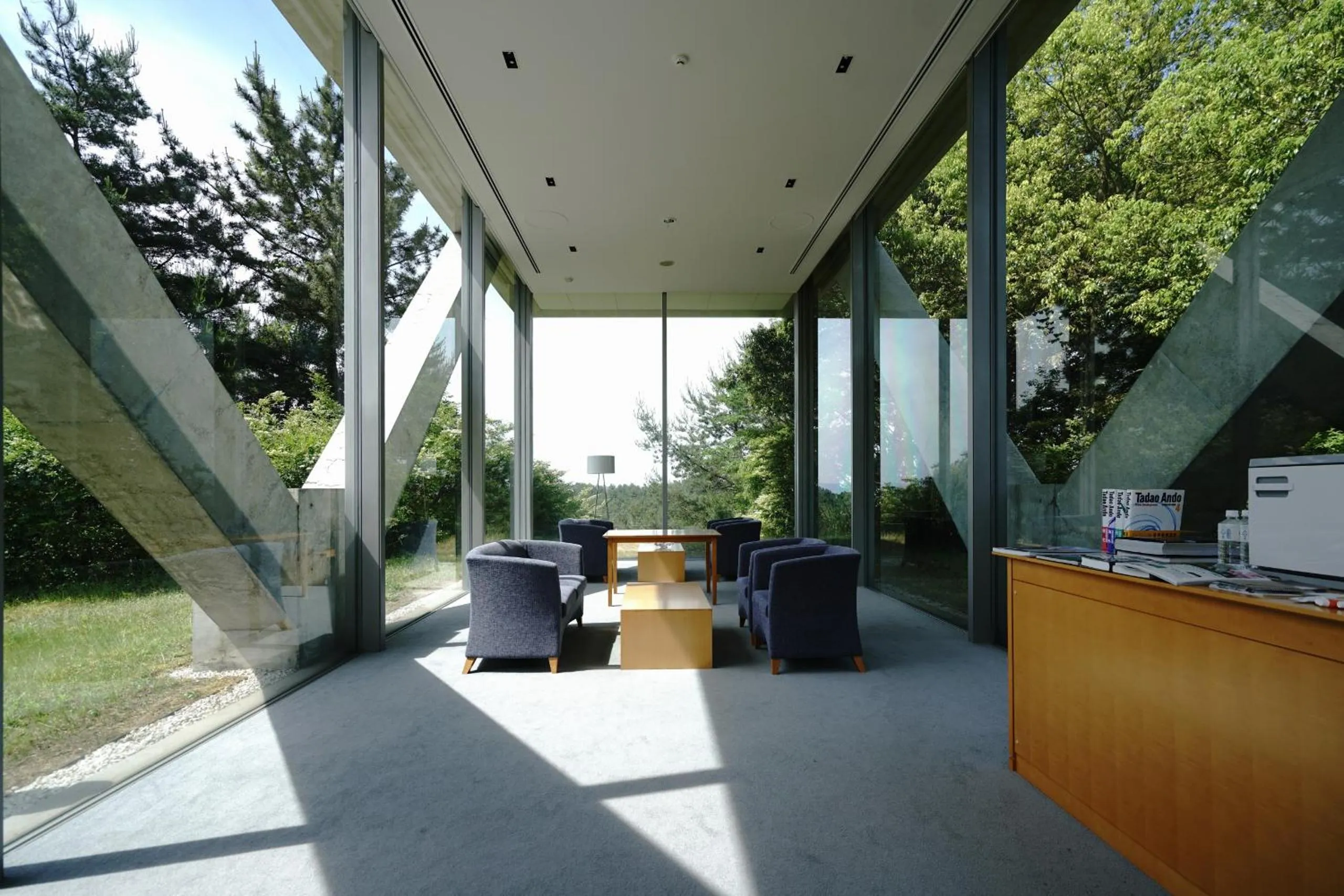 Communal lounge/ TV room in SETOUCHI RETREAT by Onko Chishin
